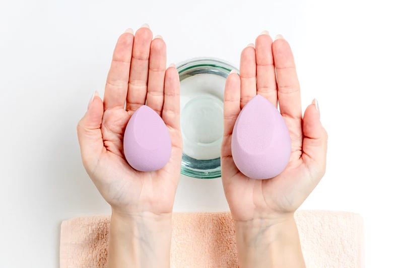 Notino Super Soft Make-Up Sponge kontūrveida tonālā krēma sūklis