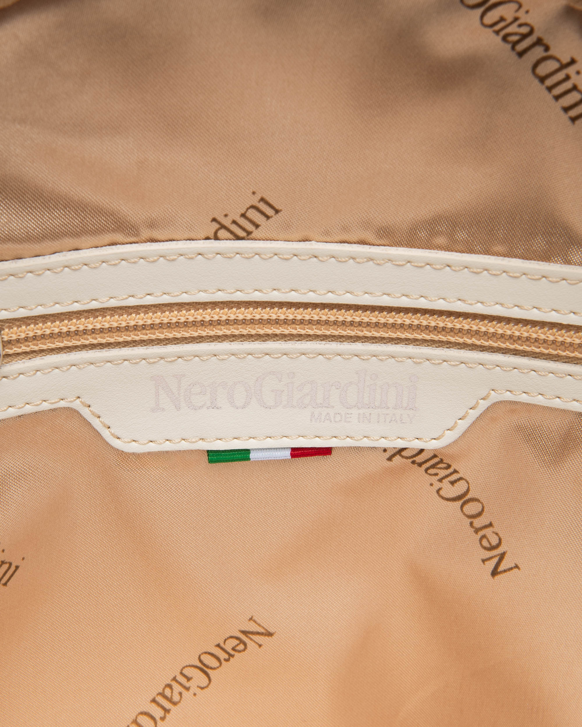 Damenrucksack aus technischem Material