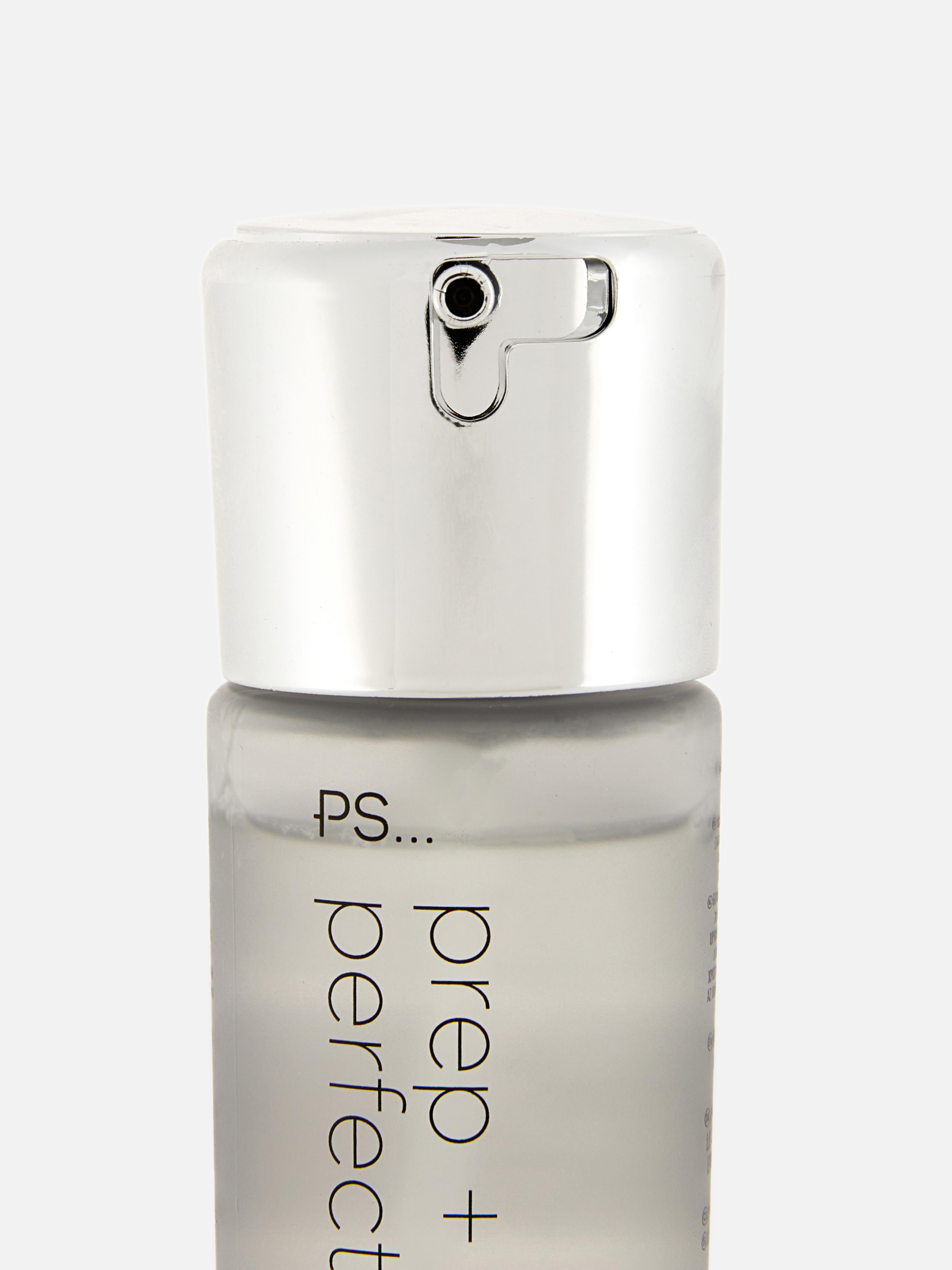 PS... Spray fixator Prep + Perfect Rafinează-ți îngrijirea pielii cu acest spray fixator cu aloe vera, niacinamidă și provitamina B5.
