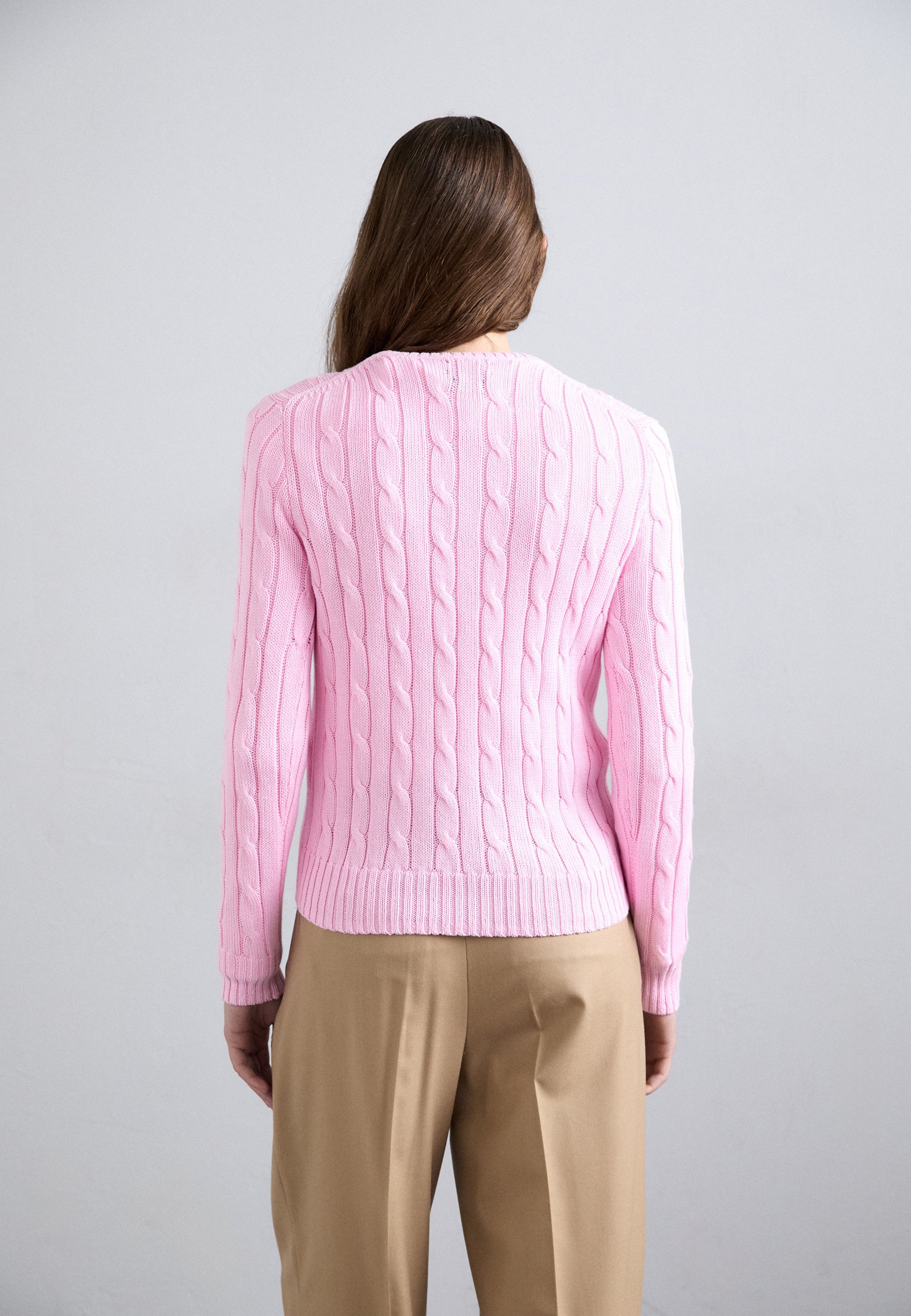 Polo Ralph Lauren Zopfstrickpullover aus Baumwolle mit Rundhalsausschnitt – Pullover – Karamellrosa