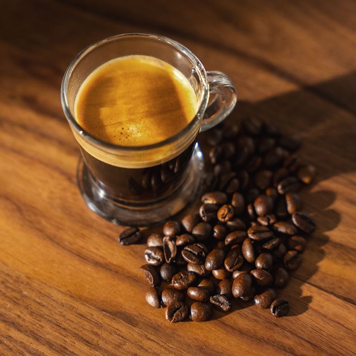 Cafetera automática Cecotec Cremmaet Steam. 1350 W, 19 bares, 5 niveles de molienda, depósito de granos de 150 g y depósito de agua de 1,1 L, termostato.