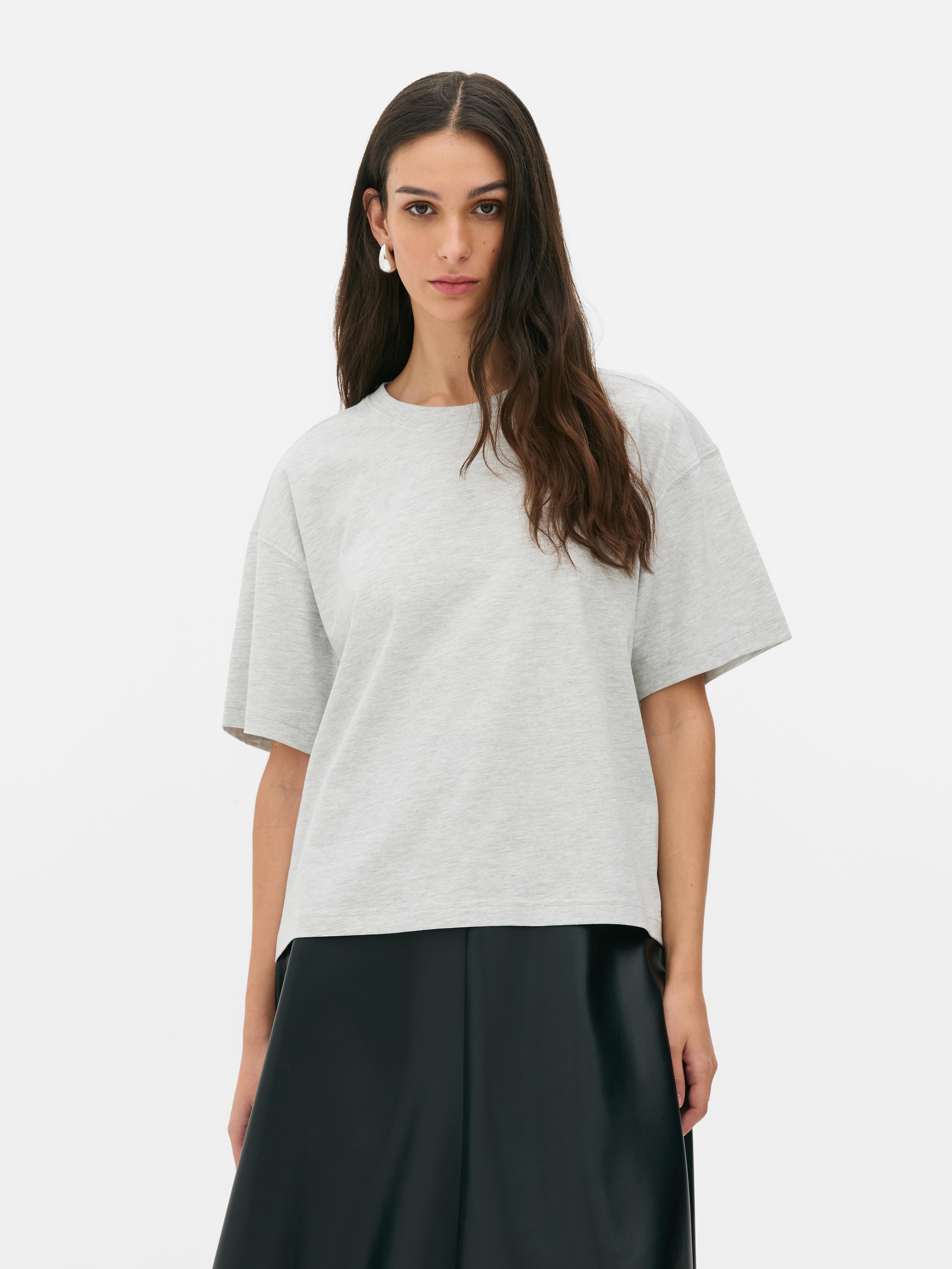 Ριχτό oversized μπλουζάκι Αυτό το φαρδύ oversized μπλουζάκι είναι απαραίτητο για το στυλ σας.
