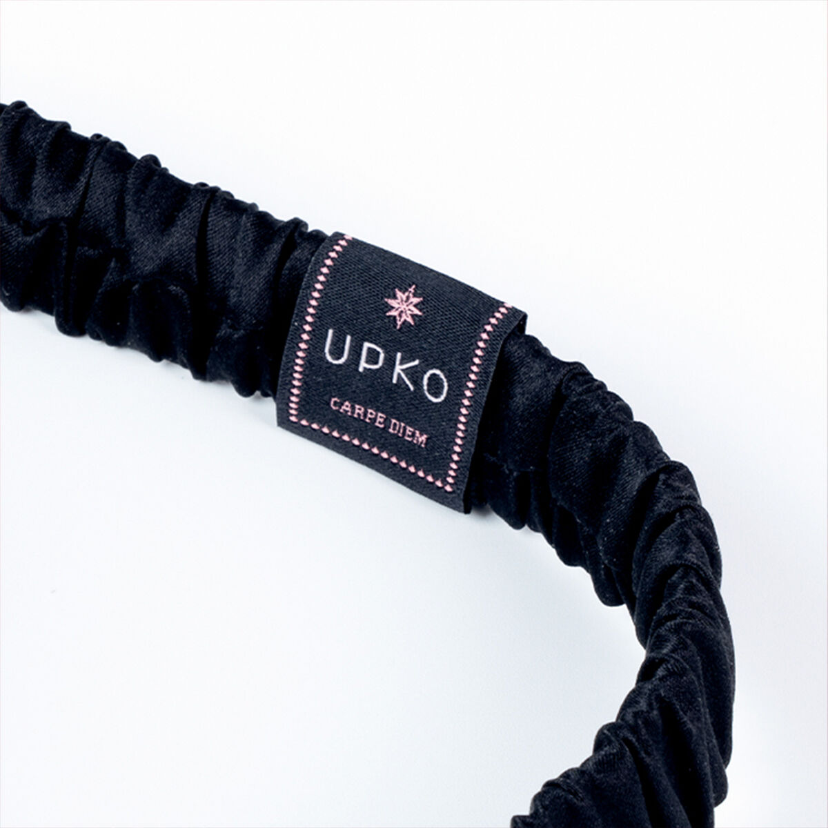 UPKO Broderet silkebind