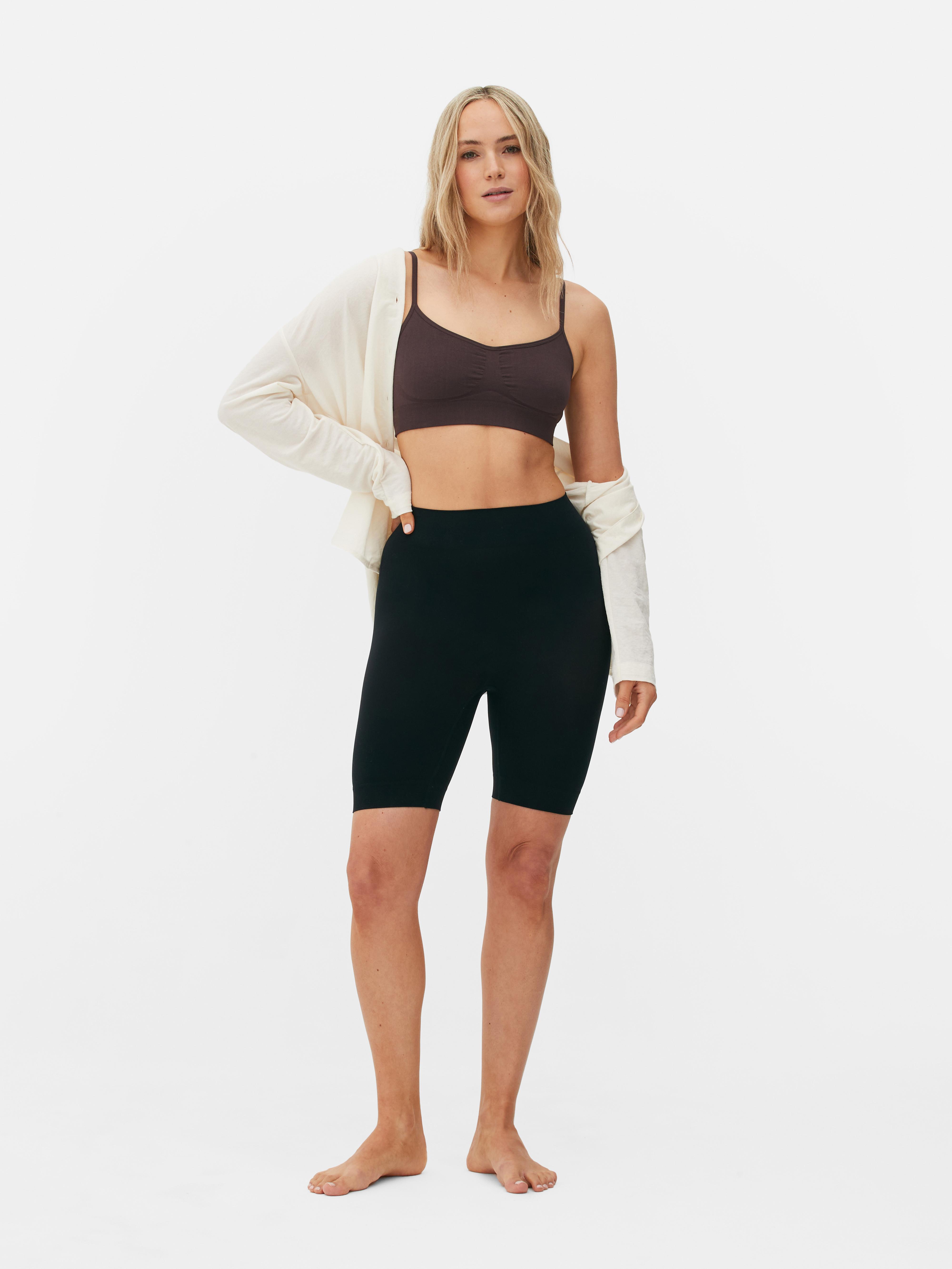 Pantaloni scurți fără cusături împotriva iritațiilor coapselor. Gata cu iritațiile coapselor datorită acestor pantaloni scurți modelatori fără cusături.