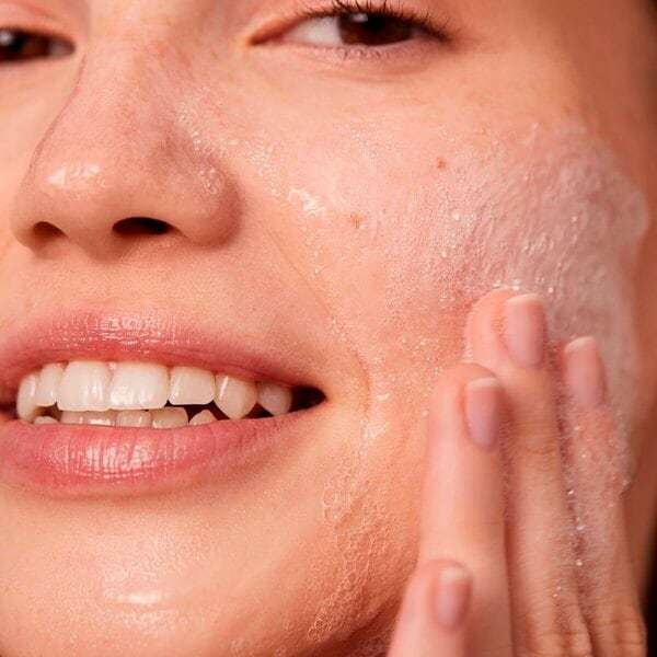 NIVEA Rose Care micelarni čistilni gel<br>150 ml - za vse tipe kože