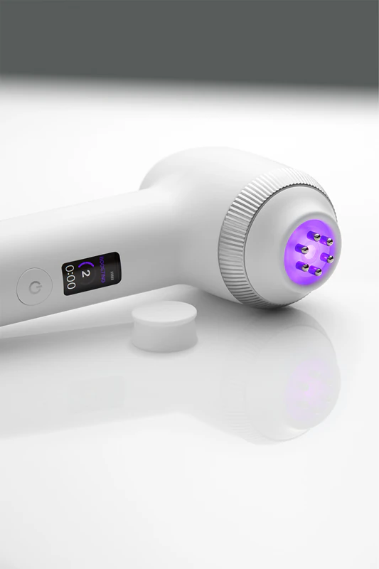 Multifunkční přístroj Medicube Age-R Ultra Tune 40.68 pro rozjasnění a vyhlazení pleti