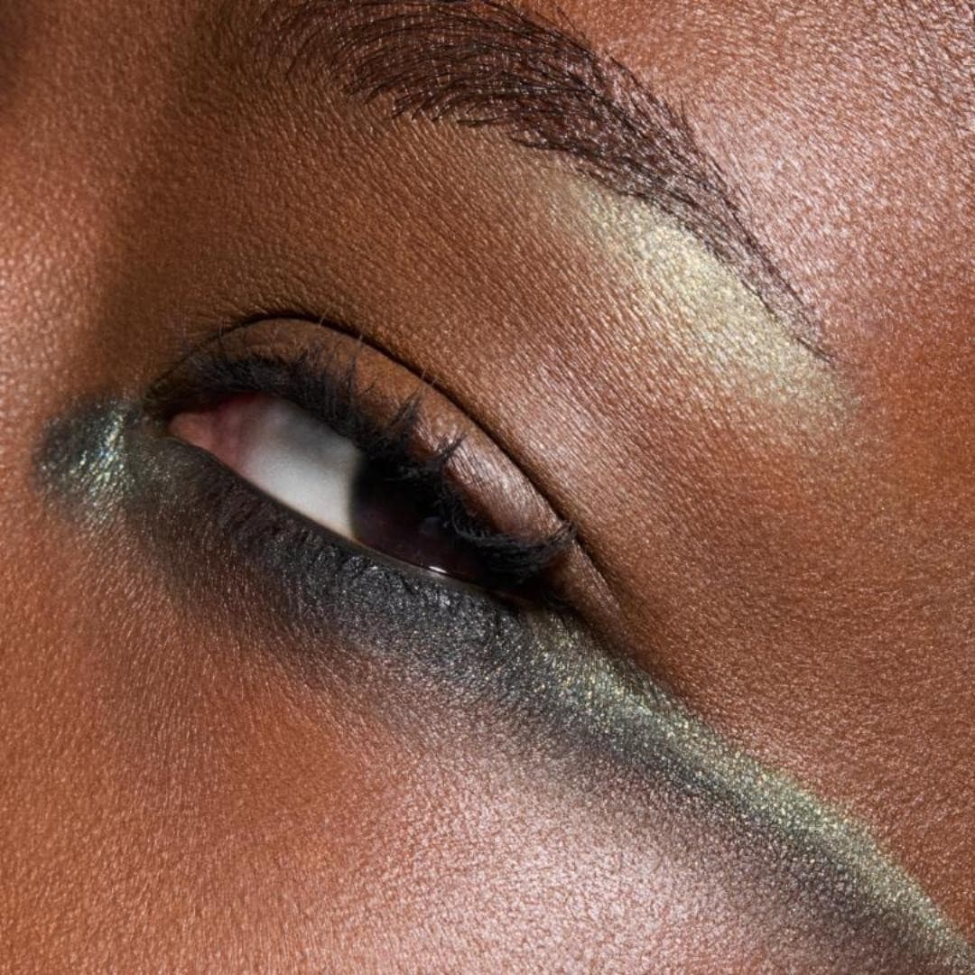 MAC „Dazzleshadow“ blizgučių pavidalo akių šešėliai, kompaktiški – 1 g.
