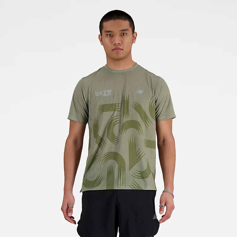 Men's NB Athletics Run London Edition T-Shirt – DARK OLIVE