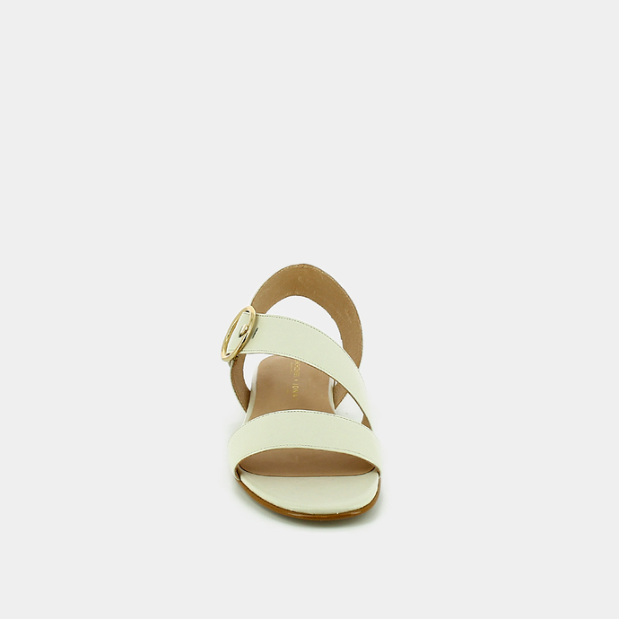 Sandales plates à brides  en cuir vieilli écru