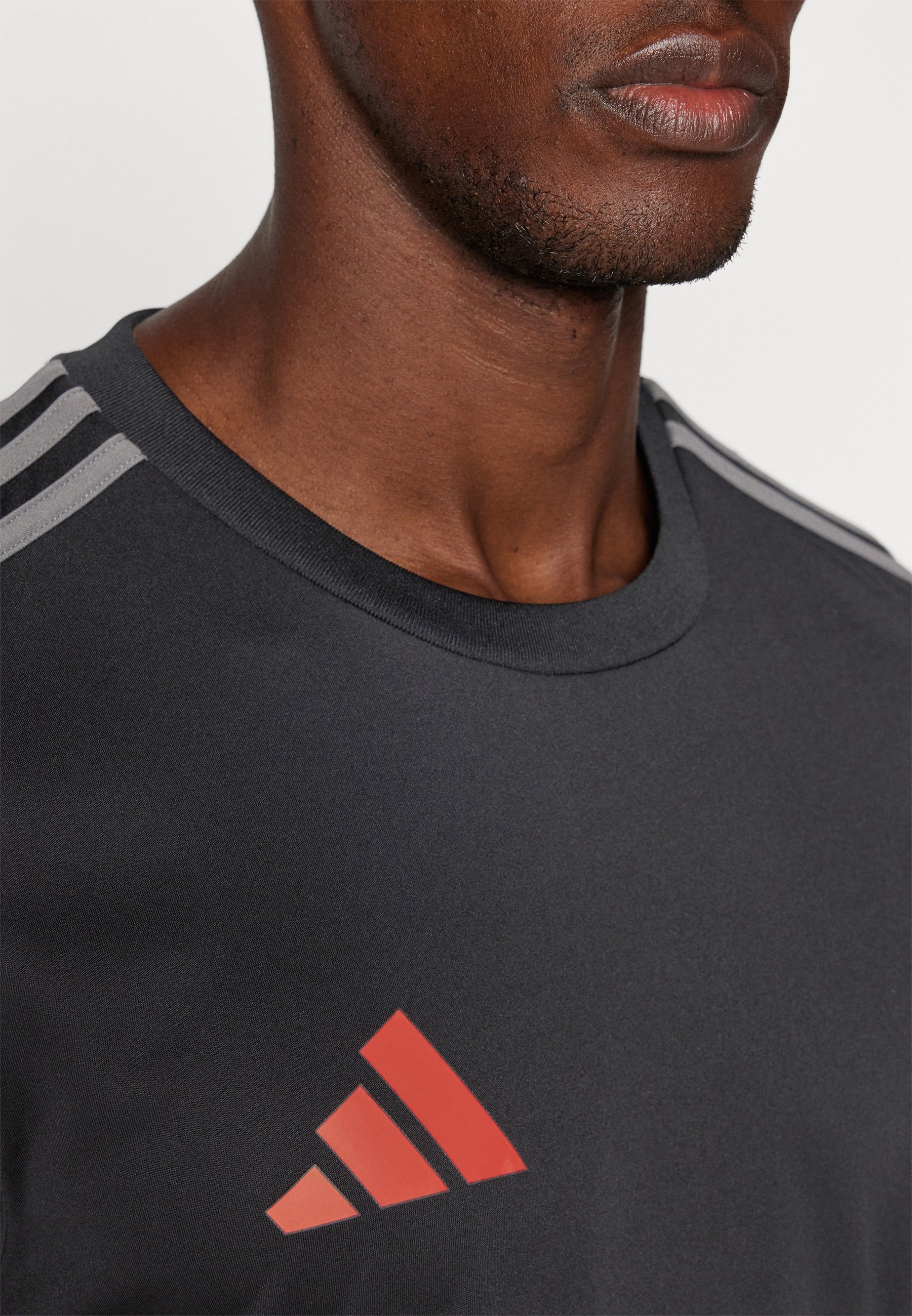 adidas Performance SQUADRA25 JERSEY MET KORTE MOUWEN - Sport T-shirt - zwart/teamgrijs/puur robijnrood