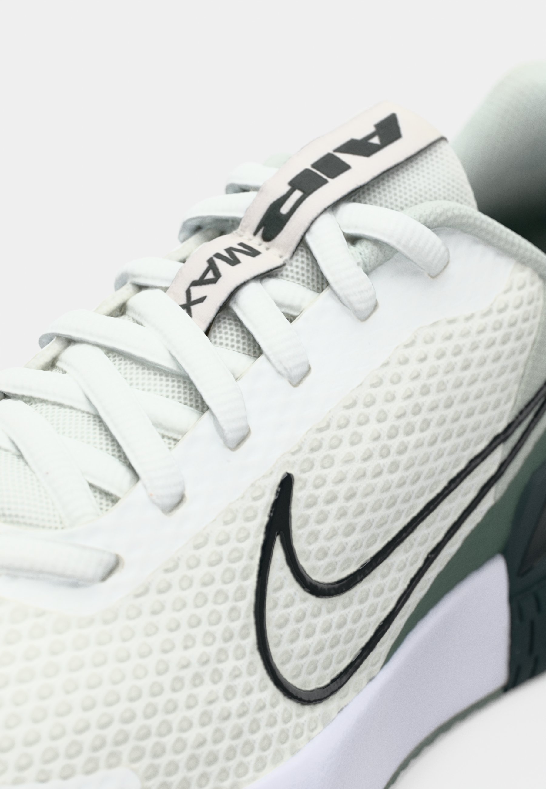 Nike Performance AIR MAX ALPHA 6 - Tréninková bota - black/white/green
