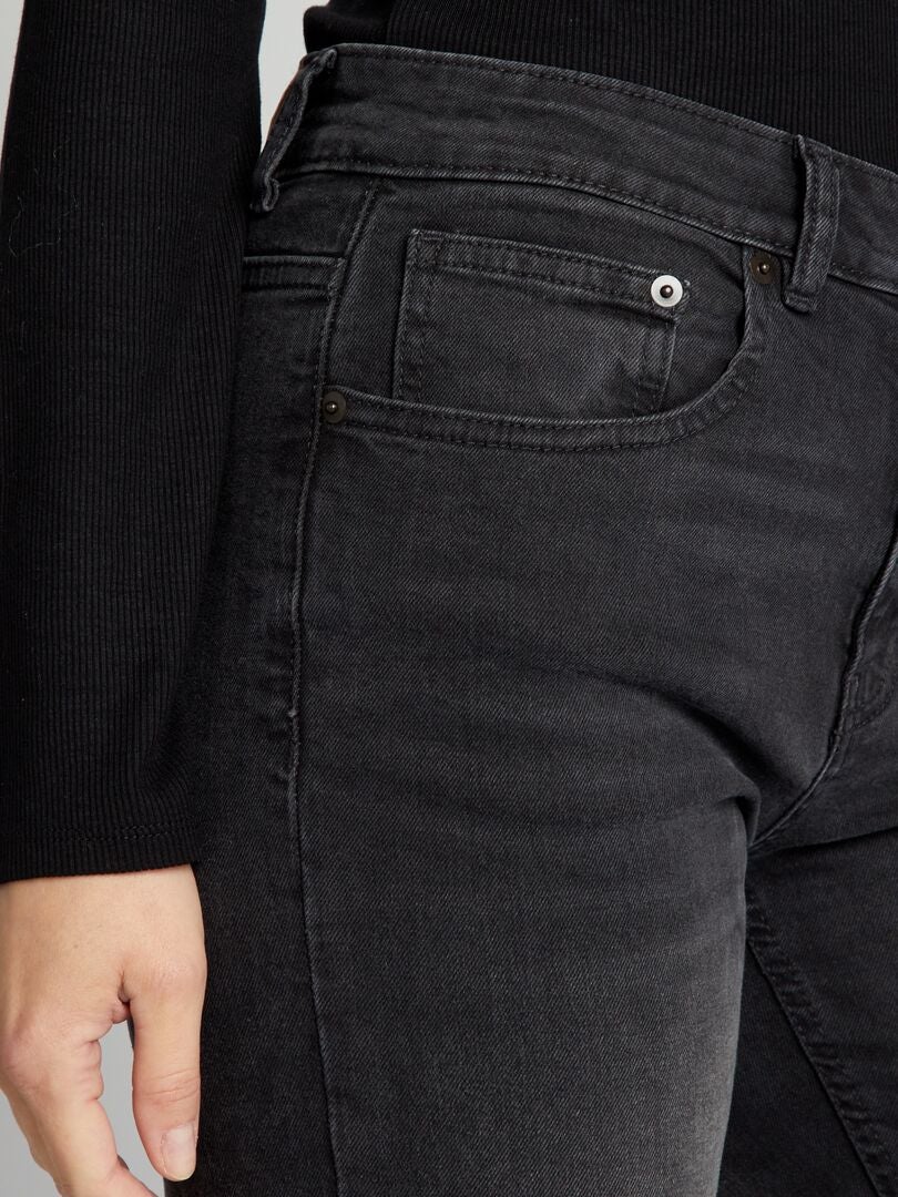 Calça jeans slim - tamanho 32 - cinza