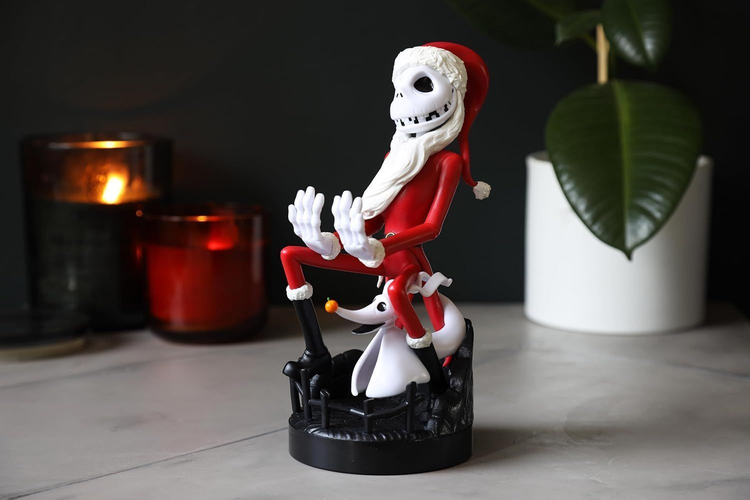 Figura navideña de Jack Skellington de Disney - EXQUISITE GAMING - Cable Guys - Soporte para auriculares, smartphone o accesorios pequeños - 20 cm