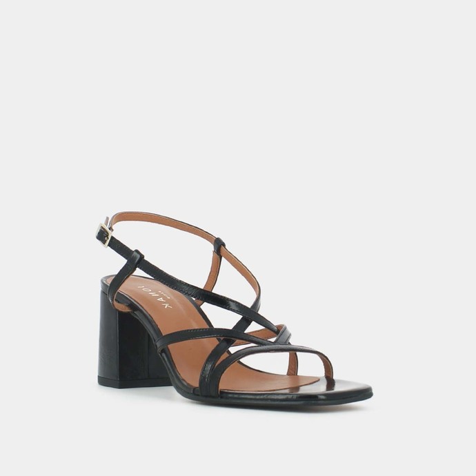 Sandales à talons et brides  en cuir brillant noir