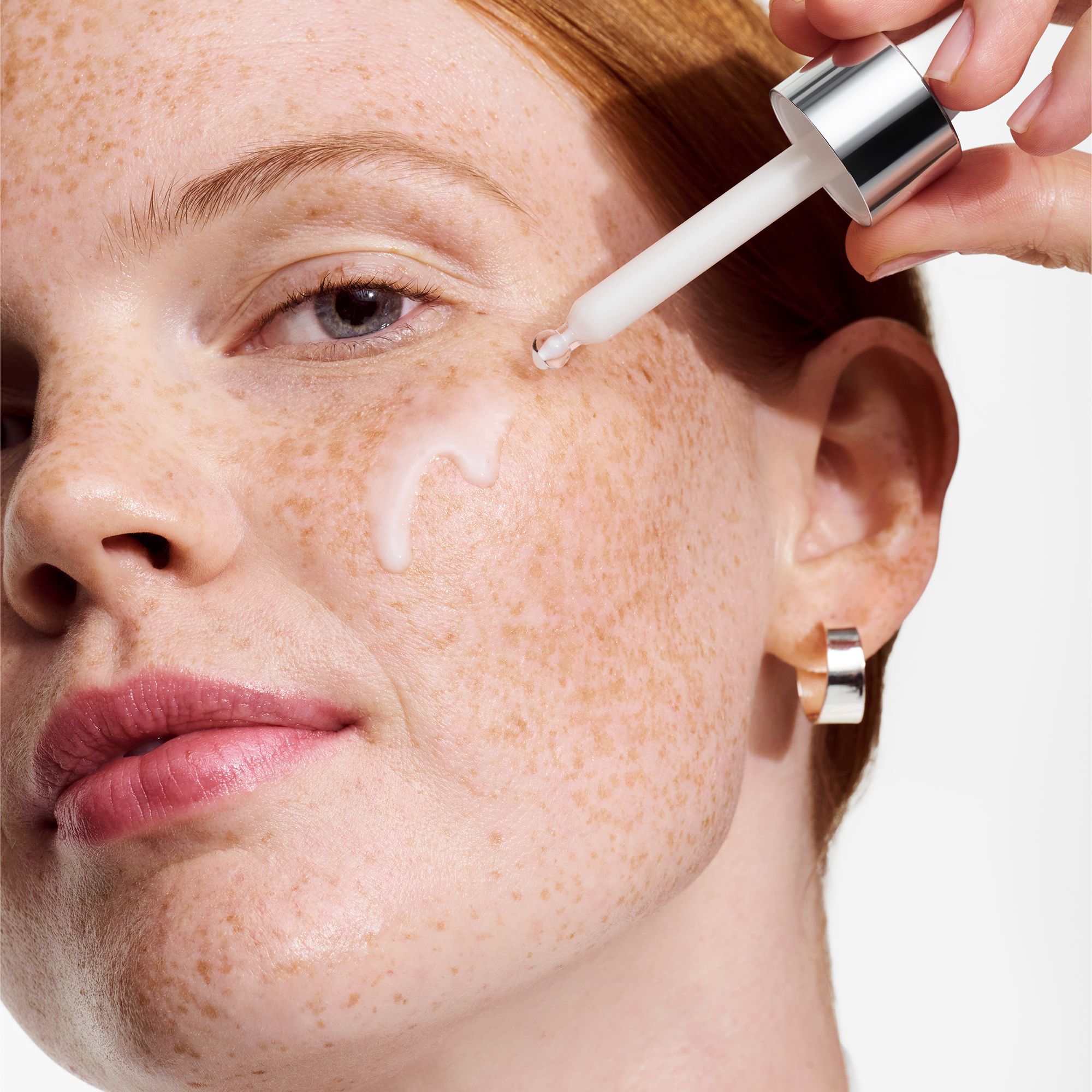 Moisture Surge Active Glow осветљујући серум Хидратантни и хранљиви lujo