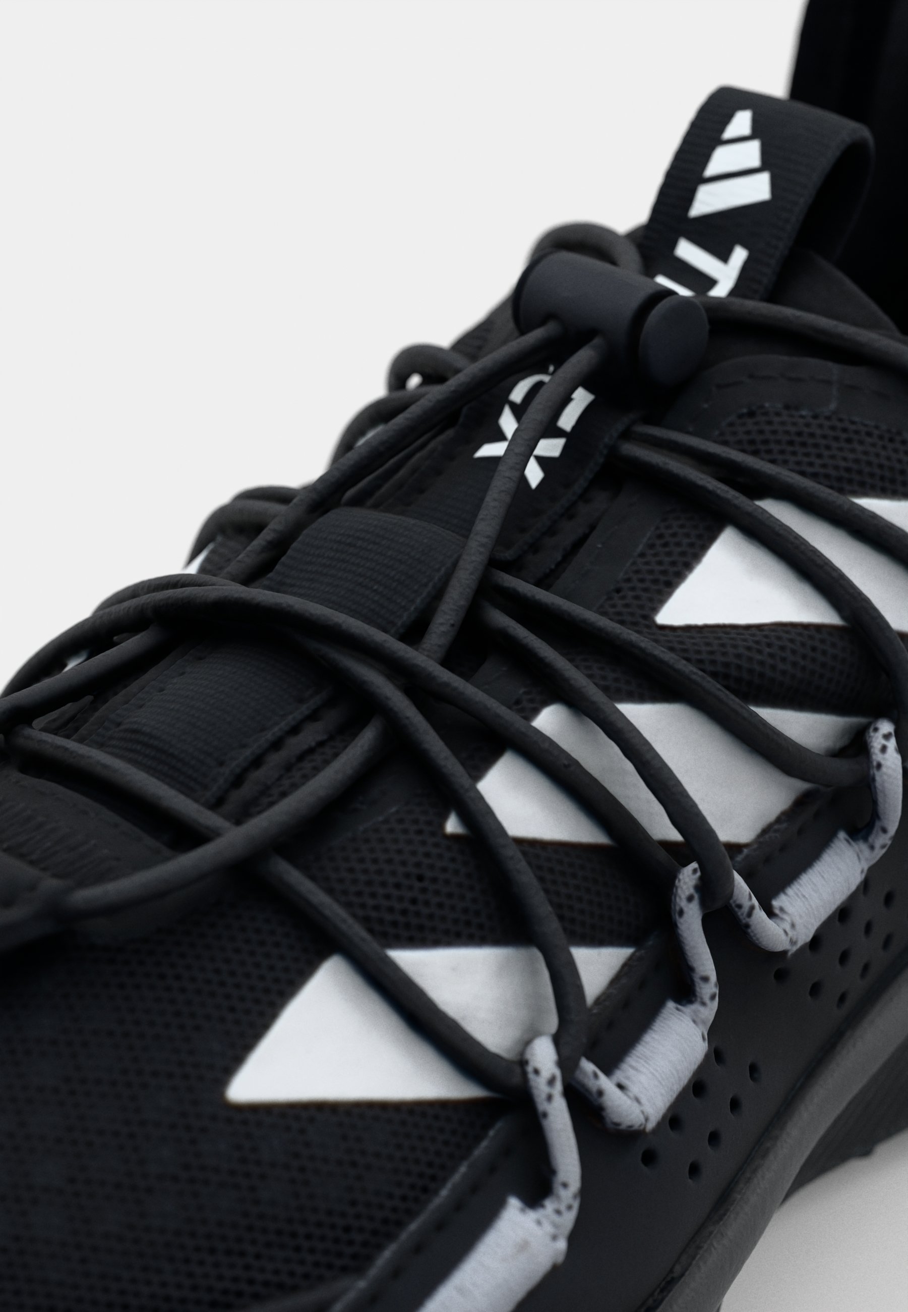 Adidas Terrex VOYAGER 21 TRAVEL - Scarpe da trekking - nero gesso bianco grigio due