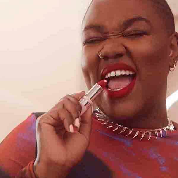Rossetto opaco Avon Hydramatic Flame