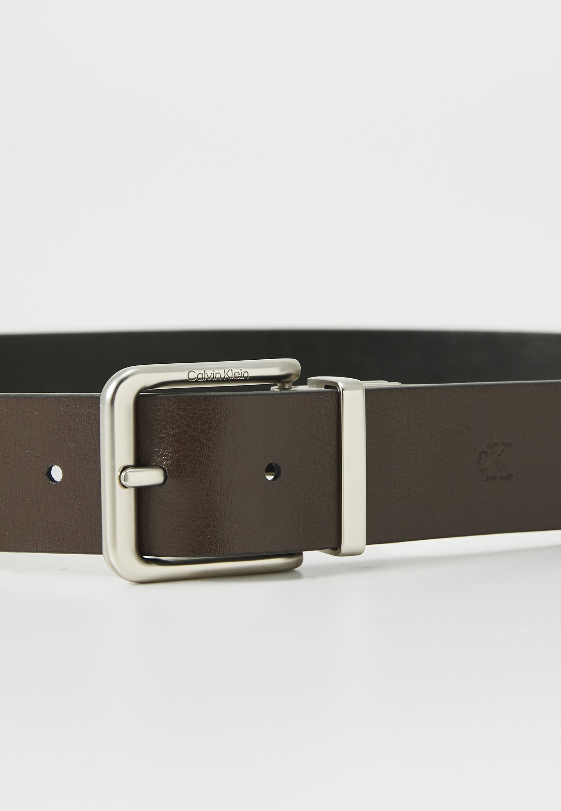 Calvin Klein Jeans CASUAL Gürtel mit Dornschließe - schwarz/delicioso/zinn