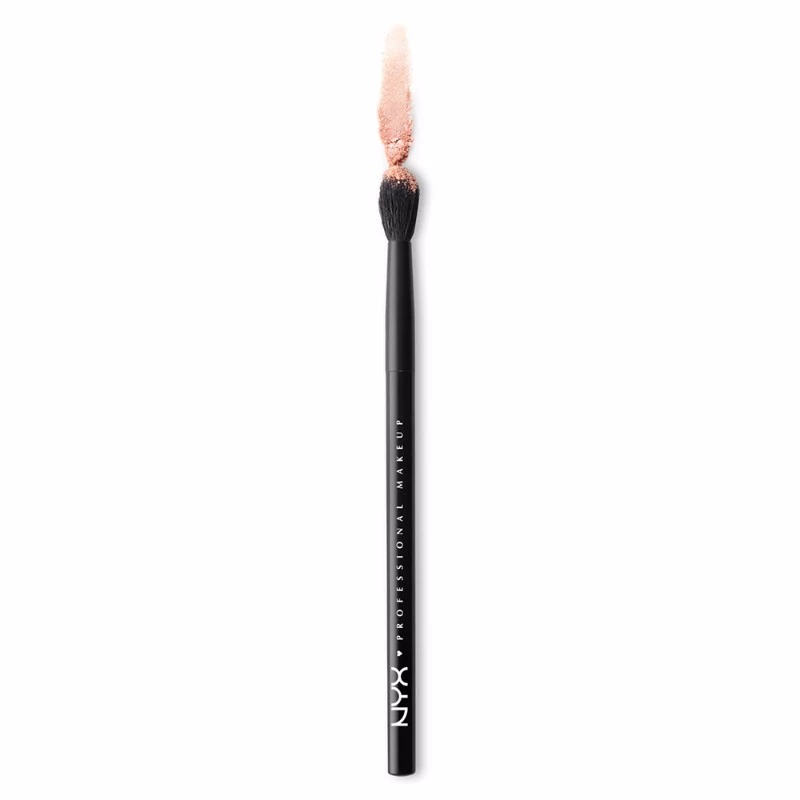 Štětec Crease Pro - NYX Professional Makeup