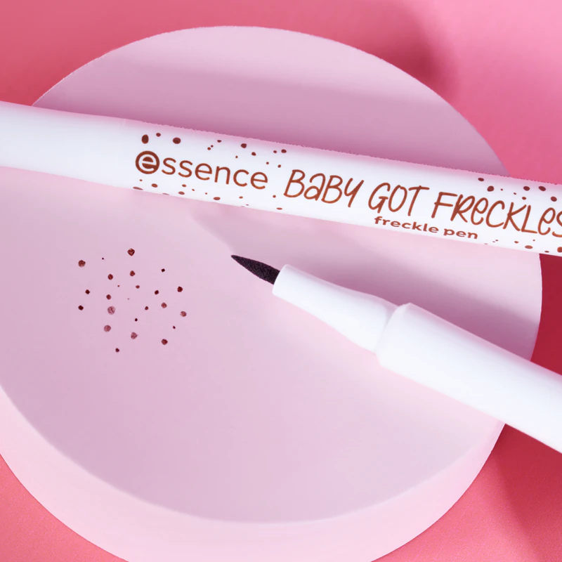 korektor pih essence BABY GOT FRECKLES