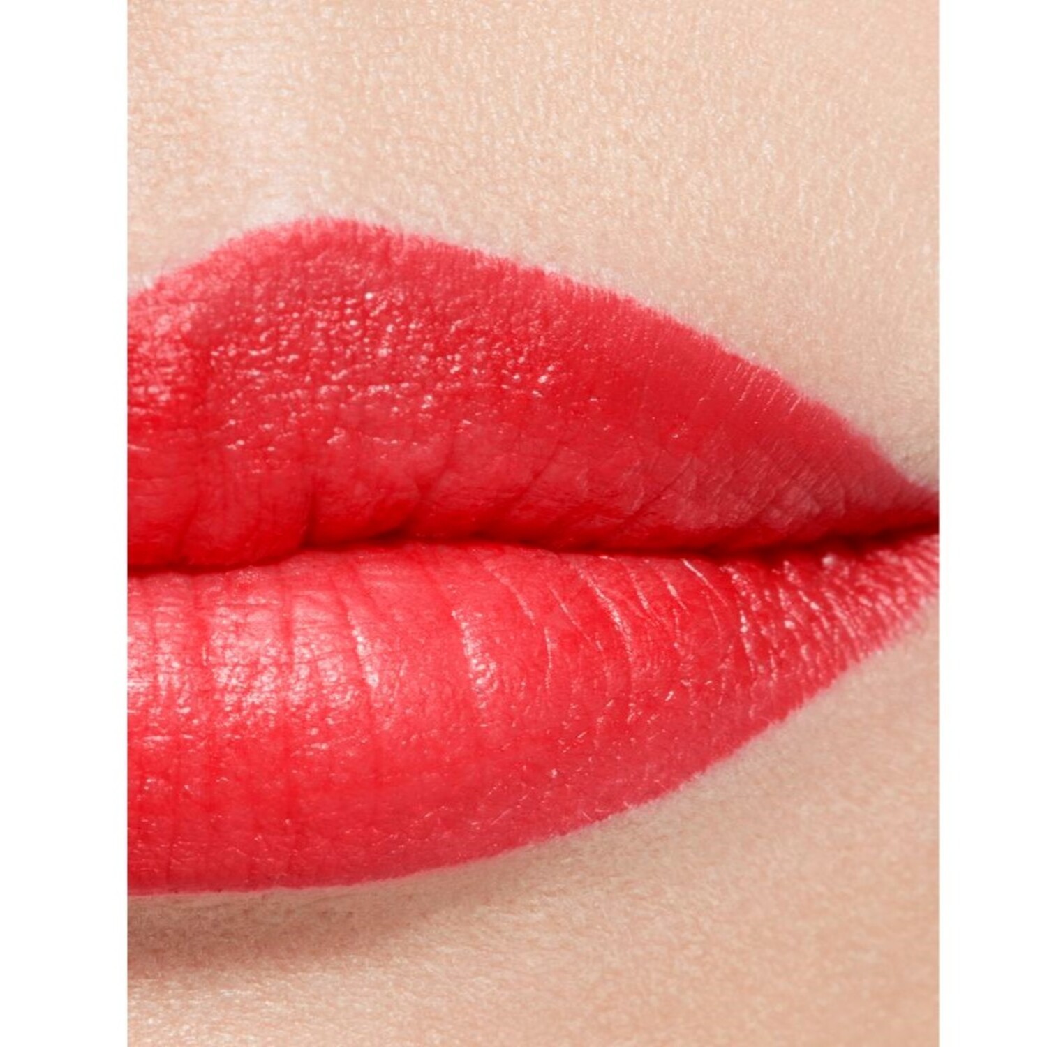 CHANEL LE ROUGE VELOURS LUMINEUX