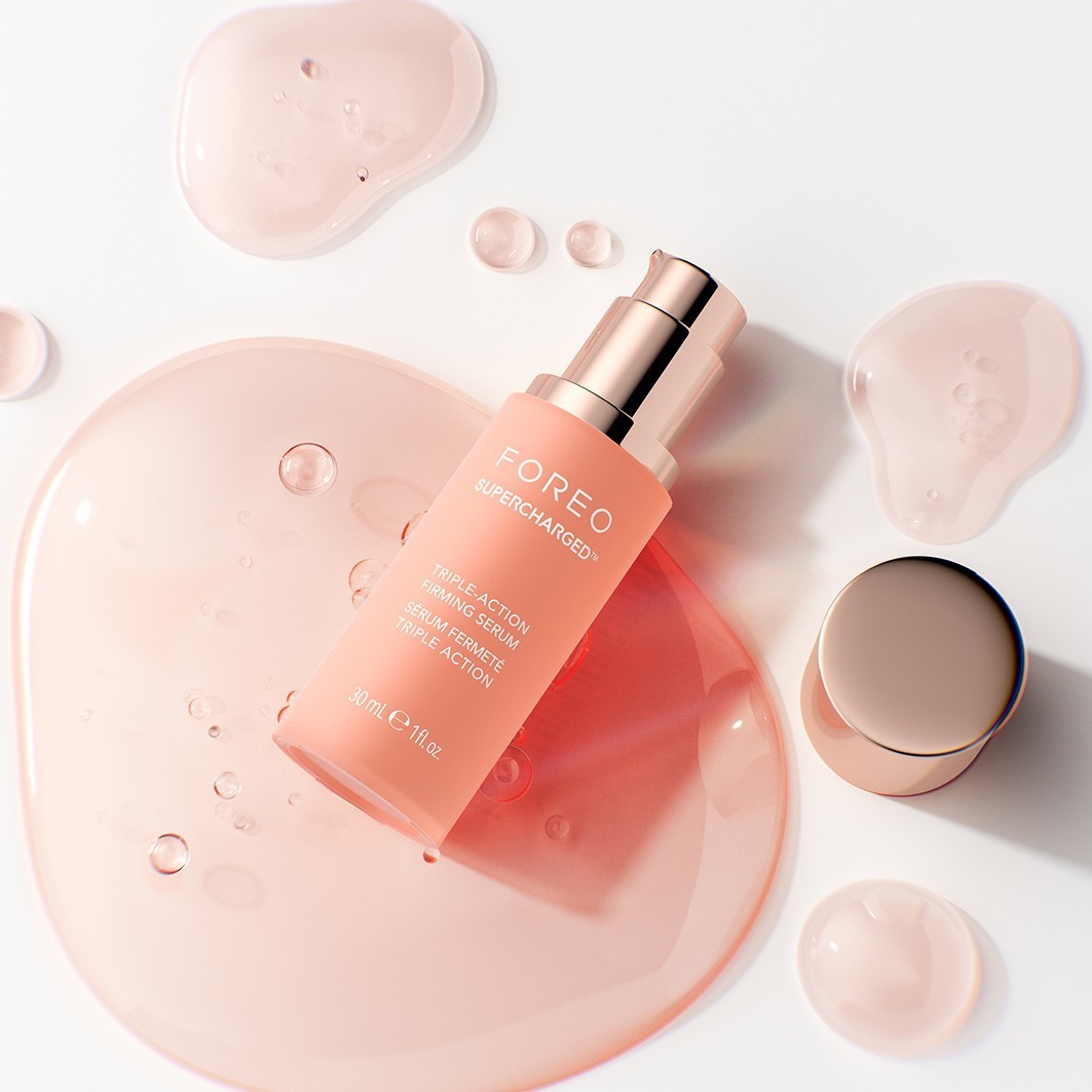 FOREO серум против старења SUPERCHARGED™ серум за учвршћивање коже са троструким дејством, комплексом колагенских пептида и ретиноатом - 30 мл