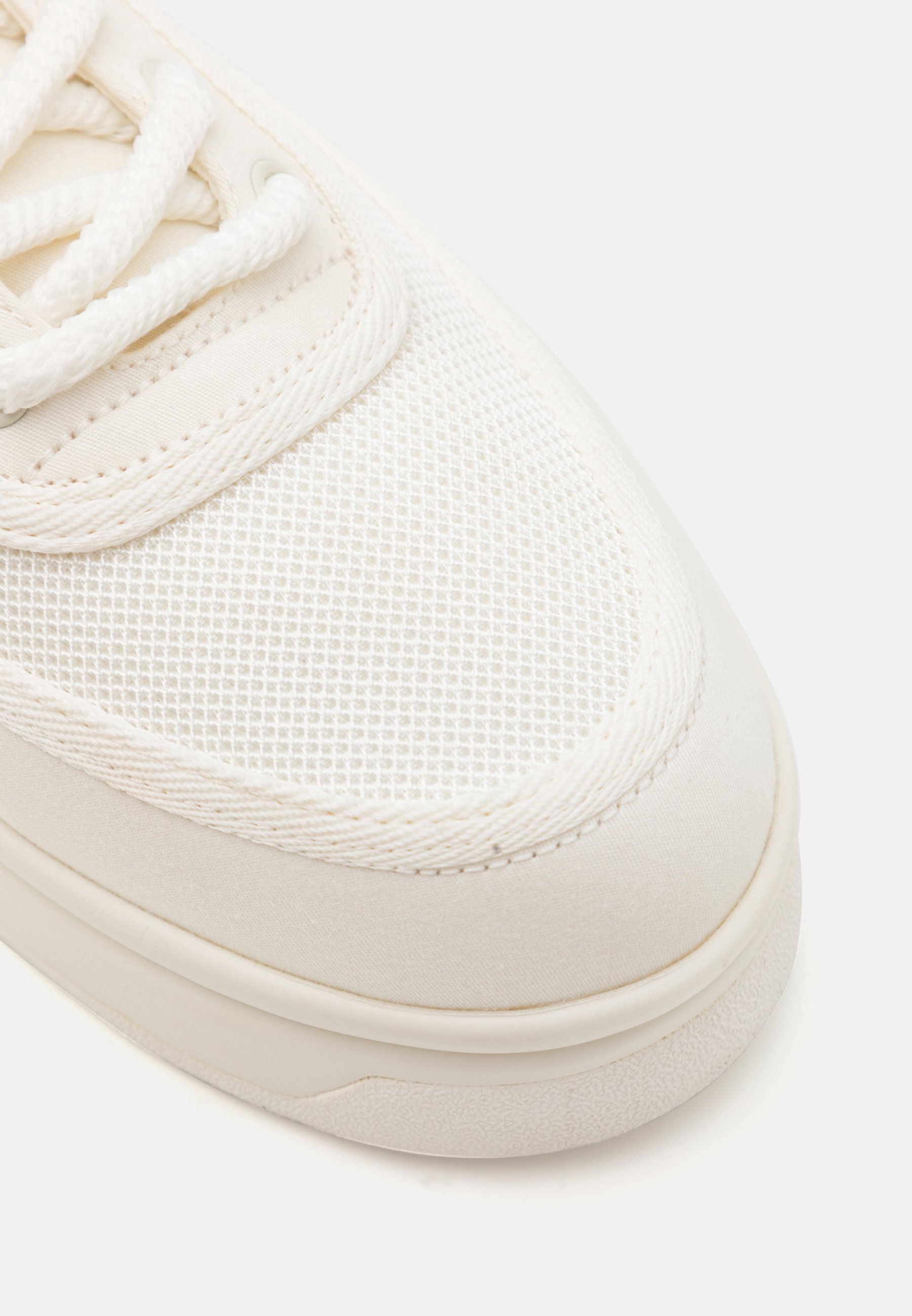 Chaussures Emporio Armani - Baskets - blanc cassé