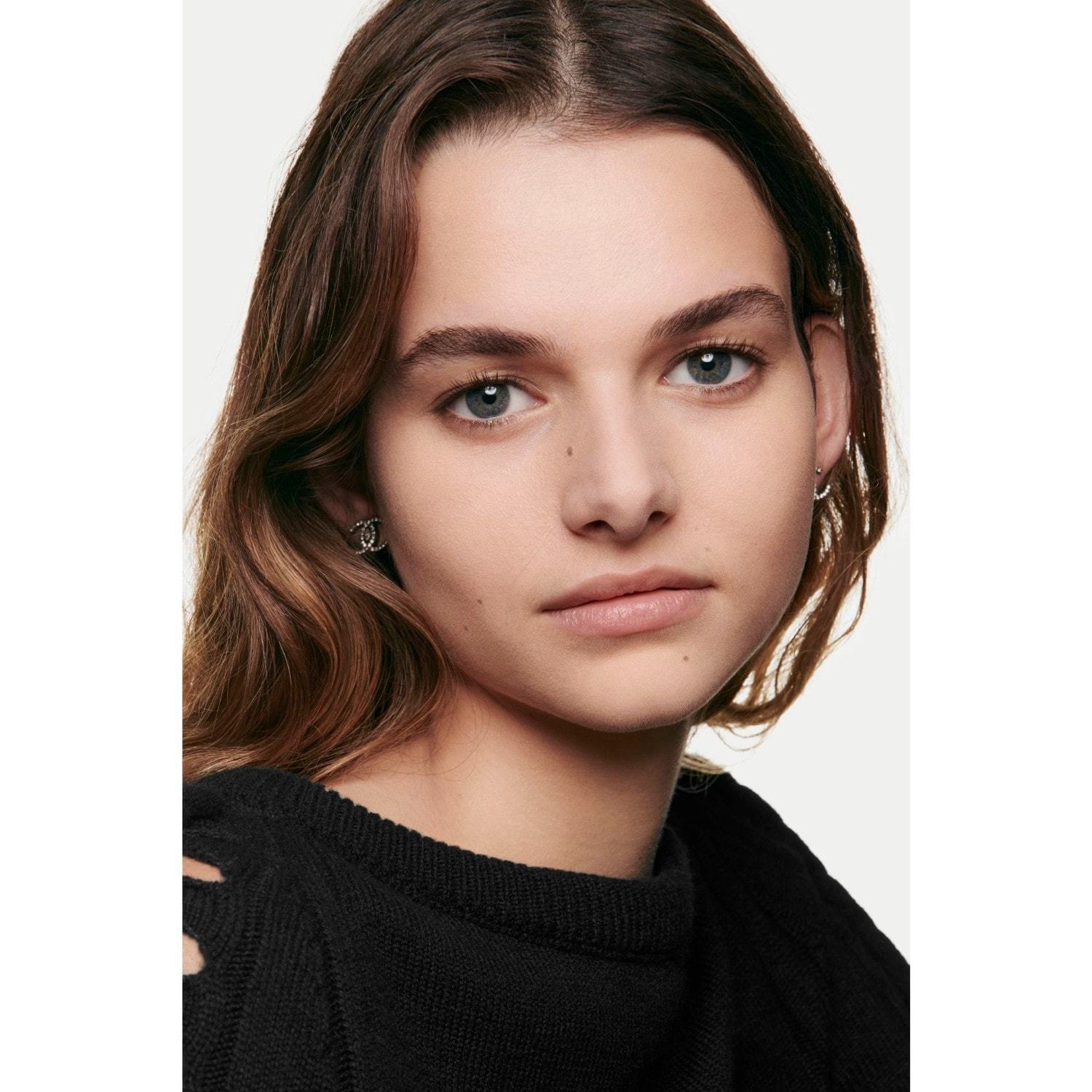 CHANEL-Les Beiges natūrali sveiko švytėjimo suteikianti pudra - 12 g
