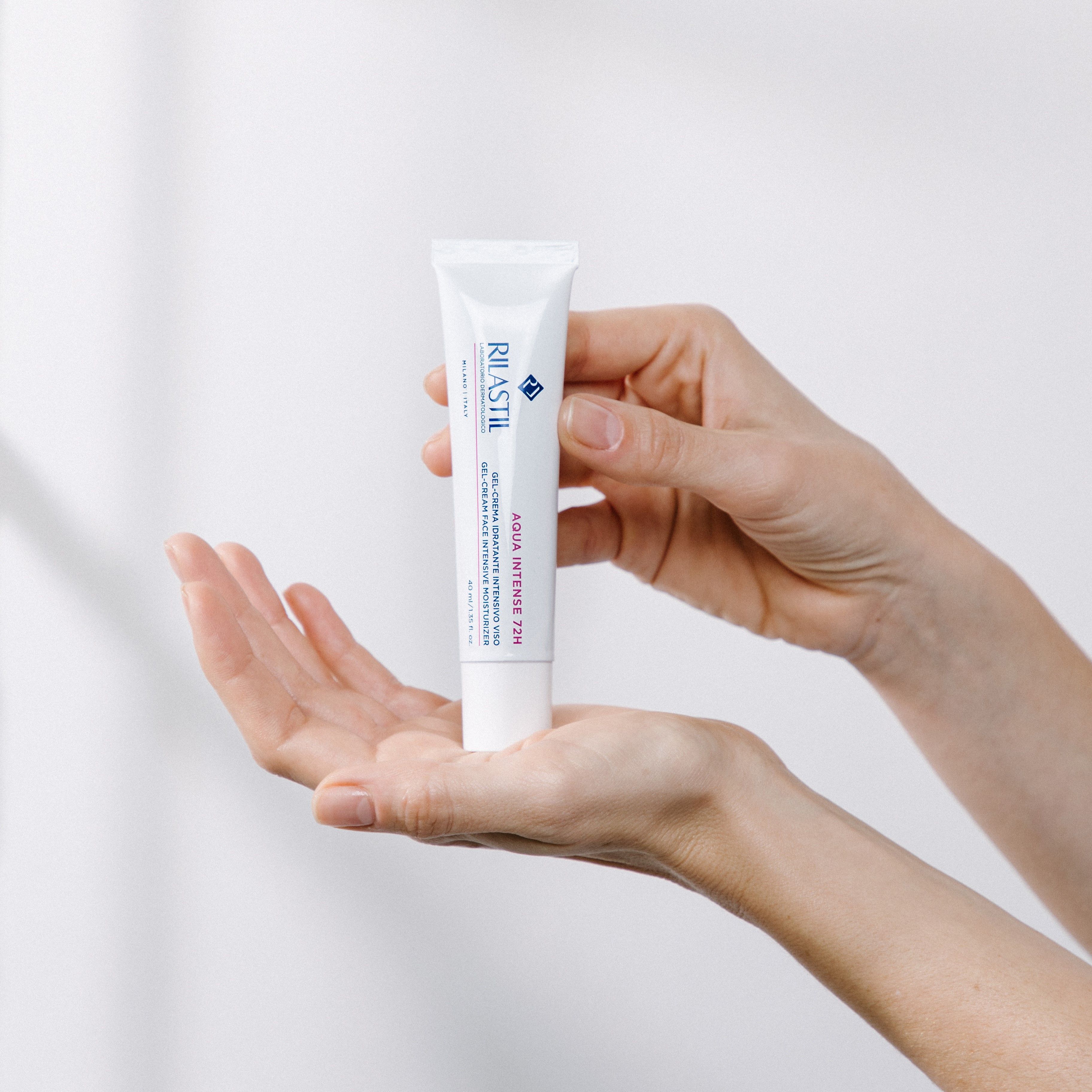 „Aqua Intense 72H“ intensyviai drėkinamasis gelis-kremas Parapharmacy veido drėkikliai
