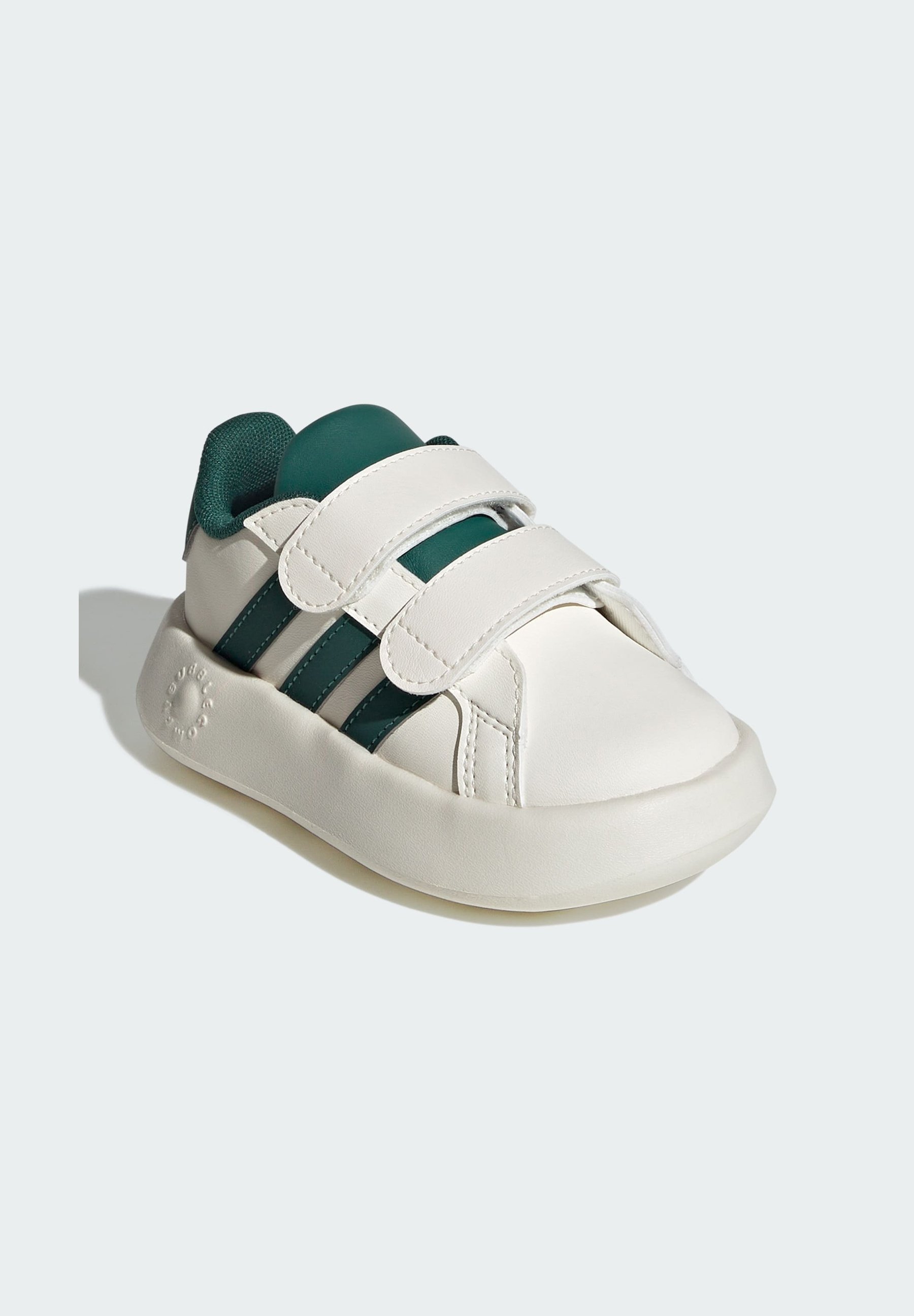 adidas Sportswear GRAND COURT 2.0 - Scarpe per neonati - bianco sporco verde universitario nero