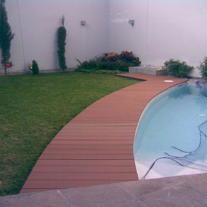 Doppelzellige Verbundholz-Terrassendiele – L: 120 cm – B: 14 cm – T: 25 mm – Rotbraun