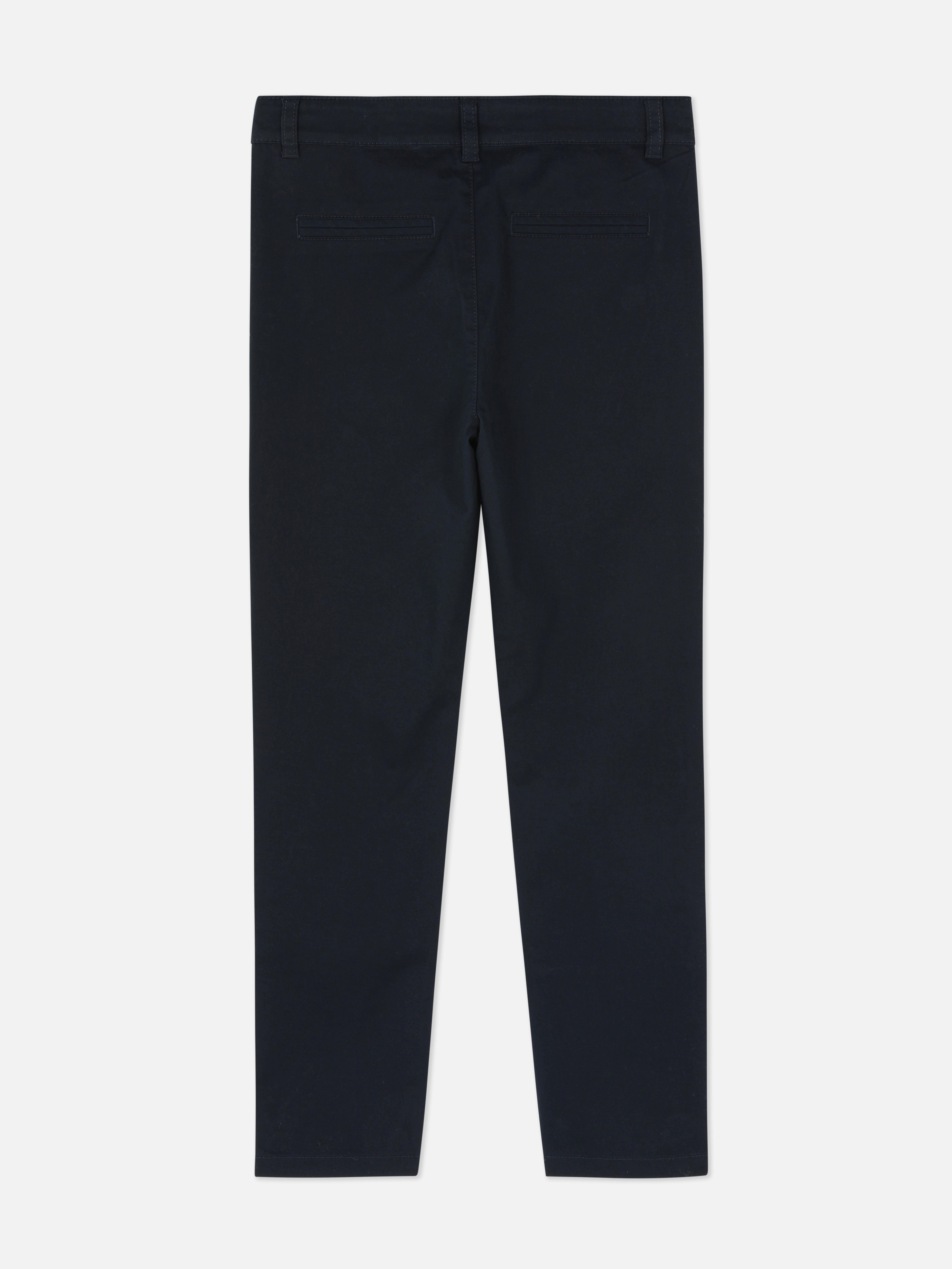 Chino-Hosen für Jungen. Diese coolen Chinos mit Gürtelschlaufen, Taschen und geradem Bein werden schnell zu ihren neuen Lieblingshosen!