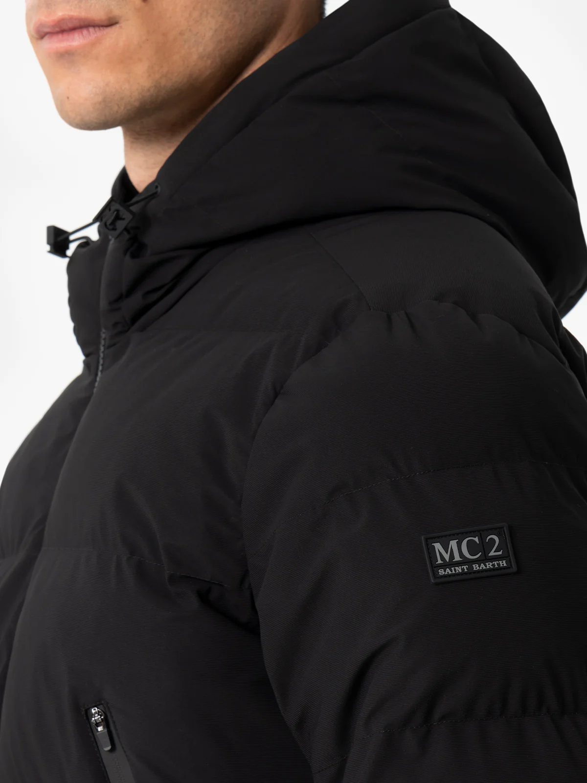 Chaqueta de plumas negra con capucha para hombre de Maier