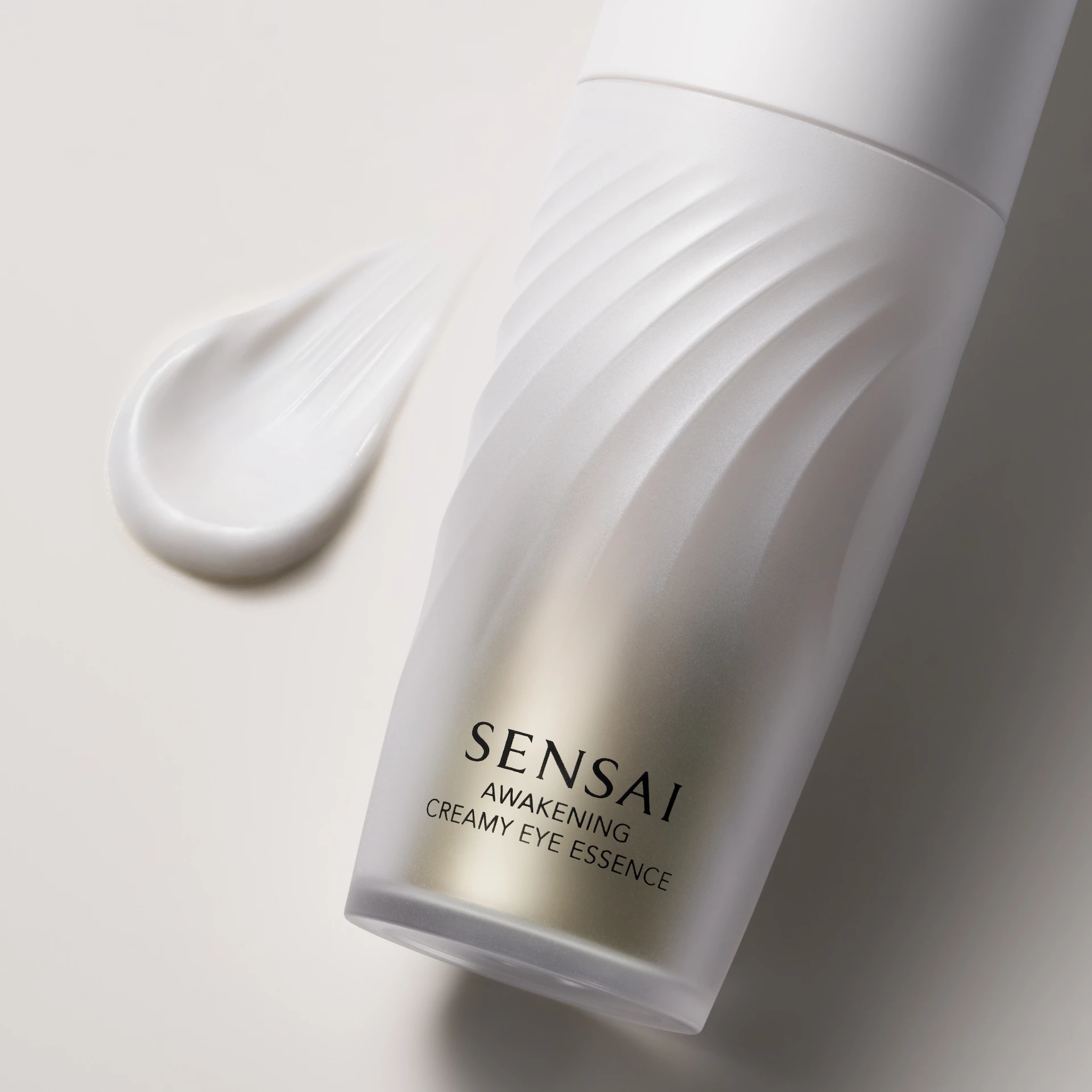 Probuzující krémová oční esence 20 ml - SENSAI