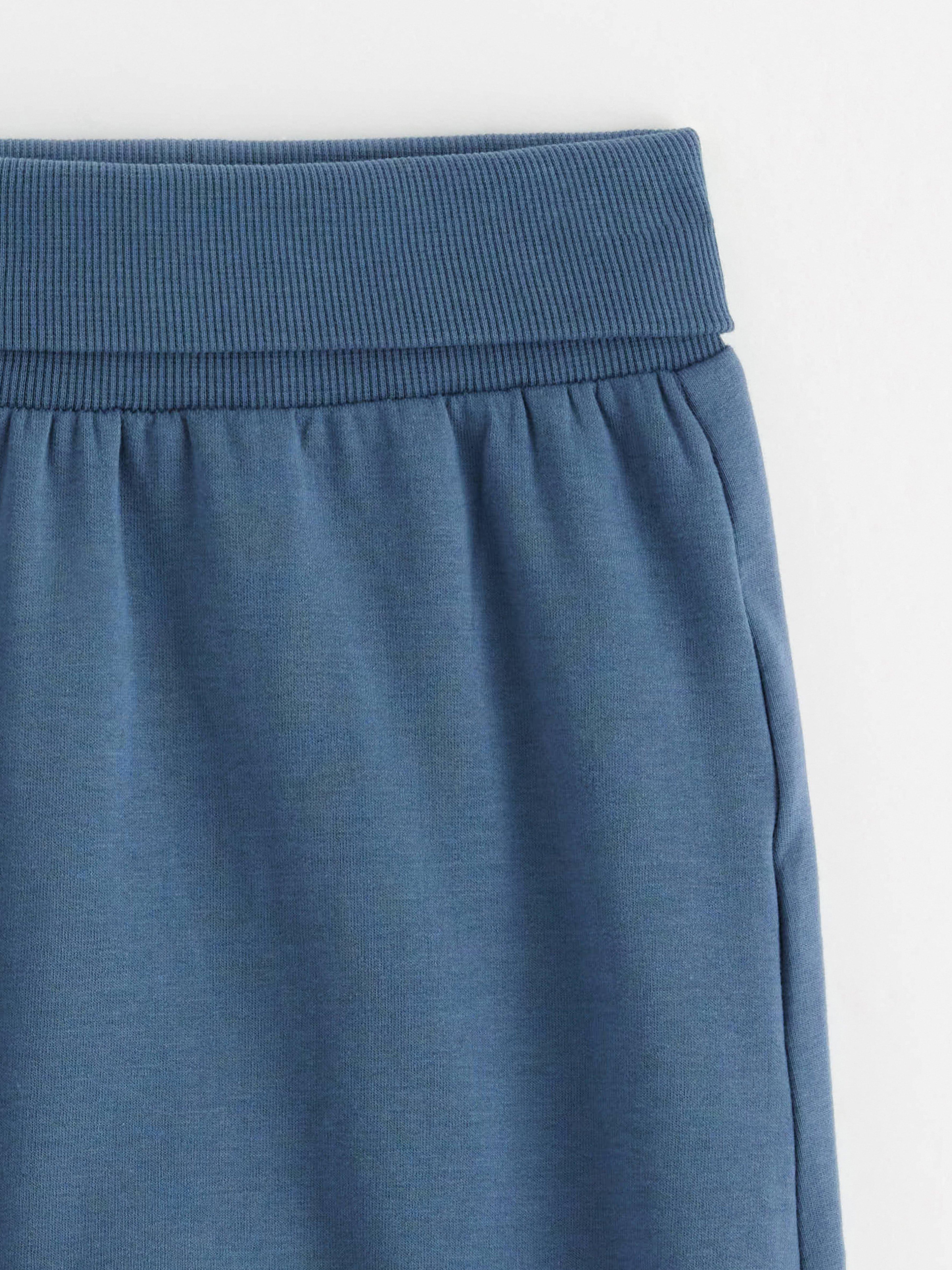 Pantalones deportivos azul oscuro empolvado