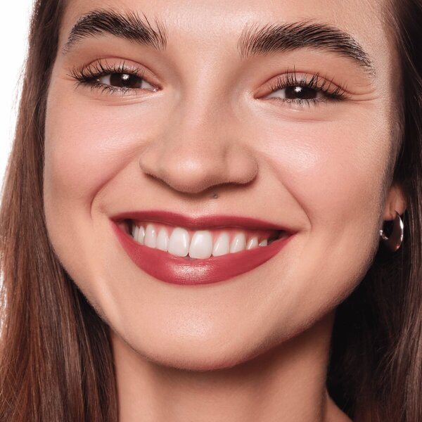 Кармин за усне Essence Satin Glow 06 Deja-Brew Luminous Shine<br>3.5g