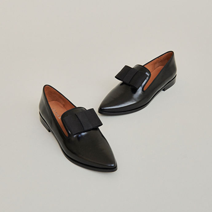 Mocassins à nœuds et bouts pointus  en cuir noir