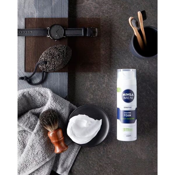NIVEA Men Sensitive pena za britje<br>250 ml - Občutljiva koža