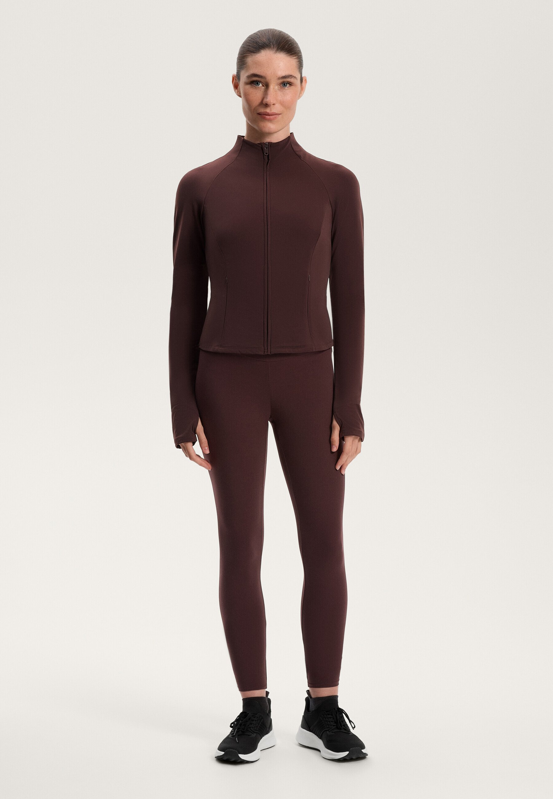 OYSHO LIGHT AND WARM CROPPED TECHNICAL - Hardloopjack - bruin