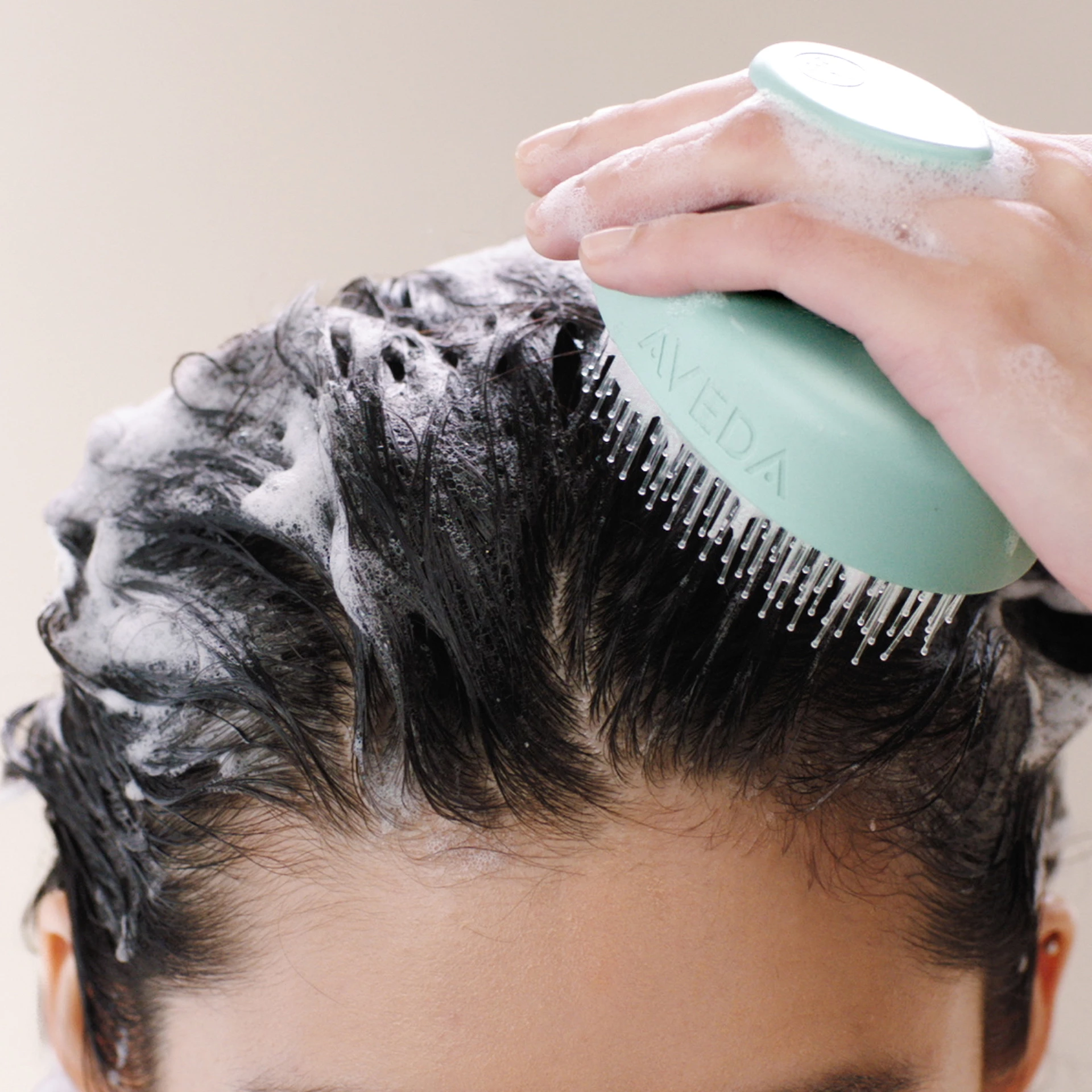 Scalp Solutions Stimulirajući masažer za vlasište - Aveda