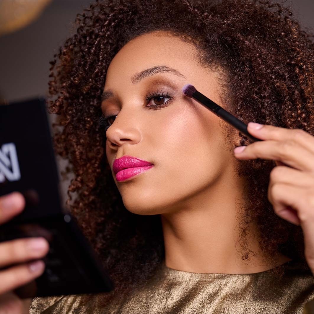BEAUTY Četkica za puder i sjenilo za konture - crna