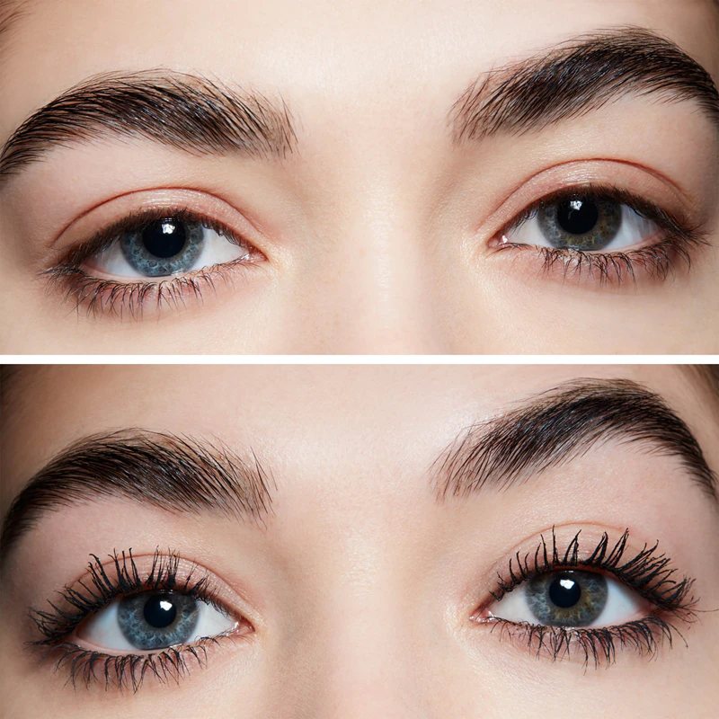 Řasenka MAC Cosmetics In Extreme Dimension 3D Black Lash Mascara, která dodává řasám extrémní objem a intenzivní černou barvu.