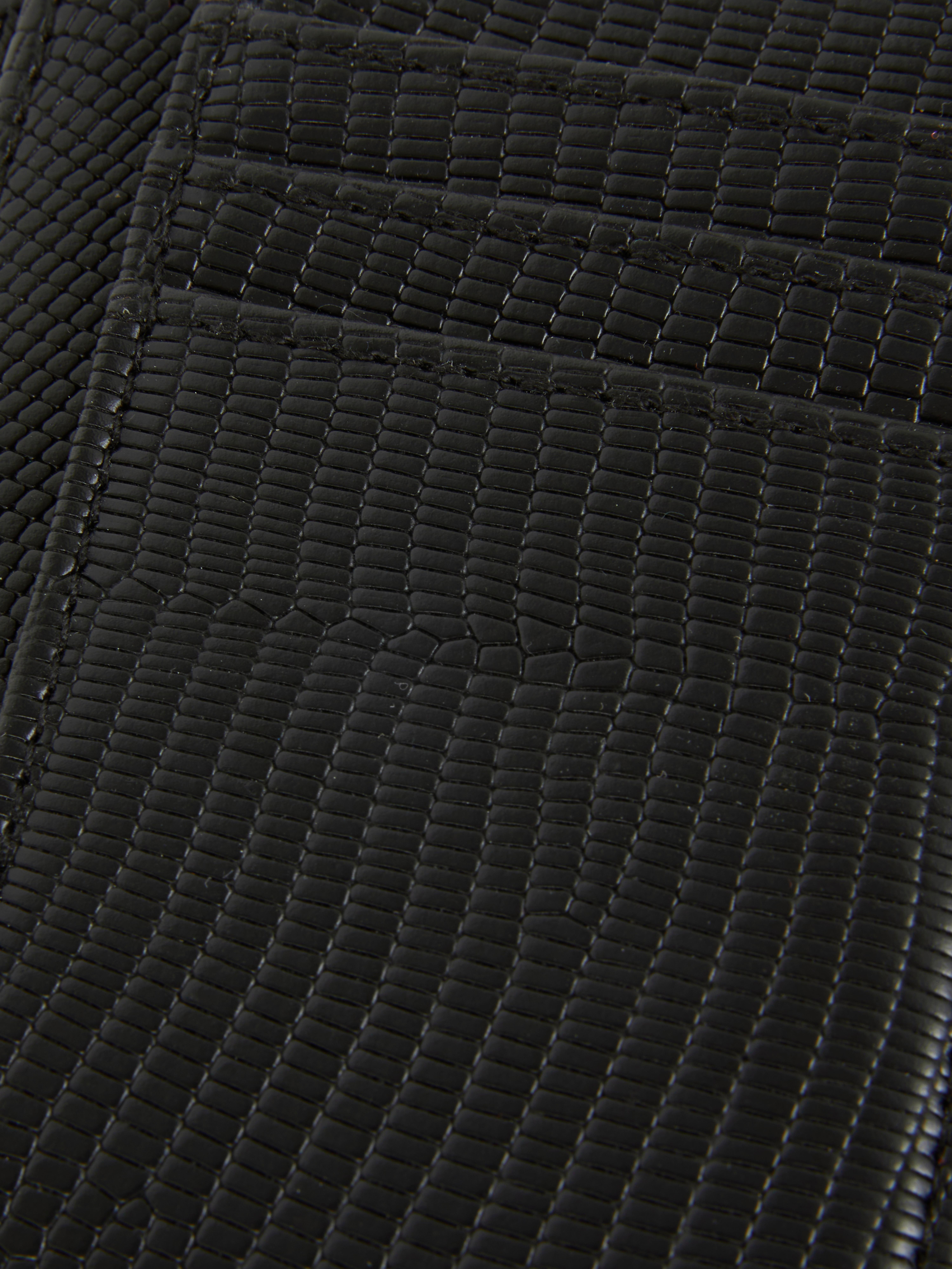 Portcard cu textură de piele de șarpe. Portcard elegant și compact, cu compartiment cu fermoar, ca alternativă la portofelul clasic.