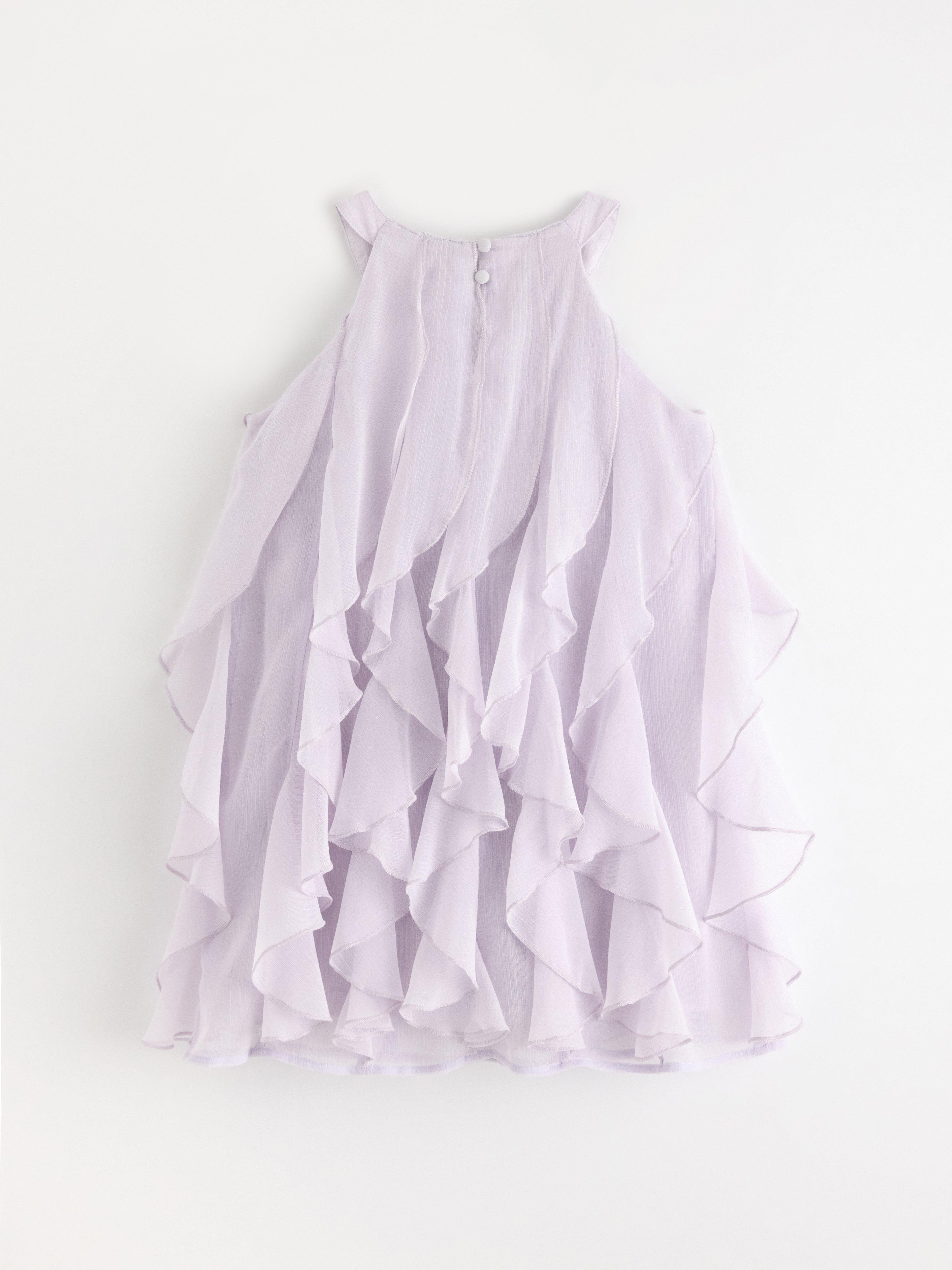 Vestido de gasa con volantes, color lila claro empolvado.