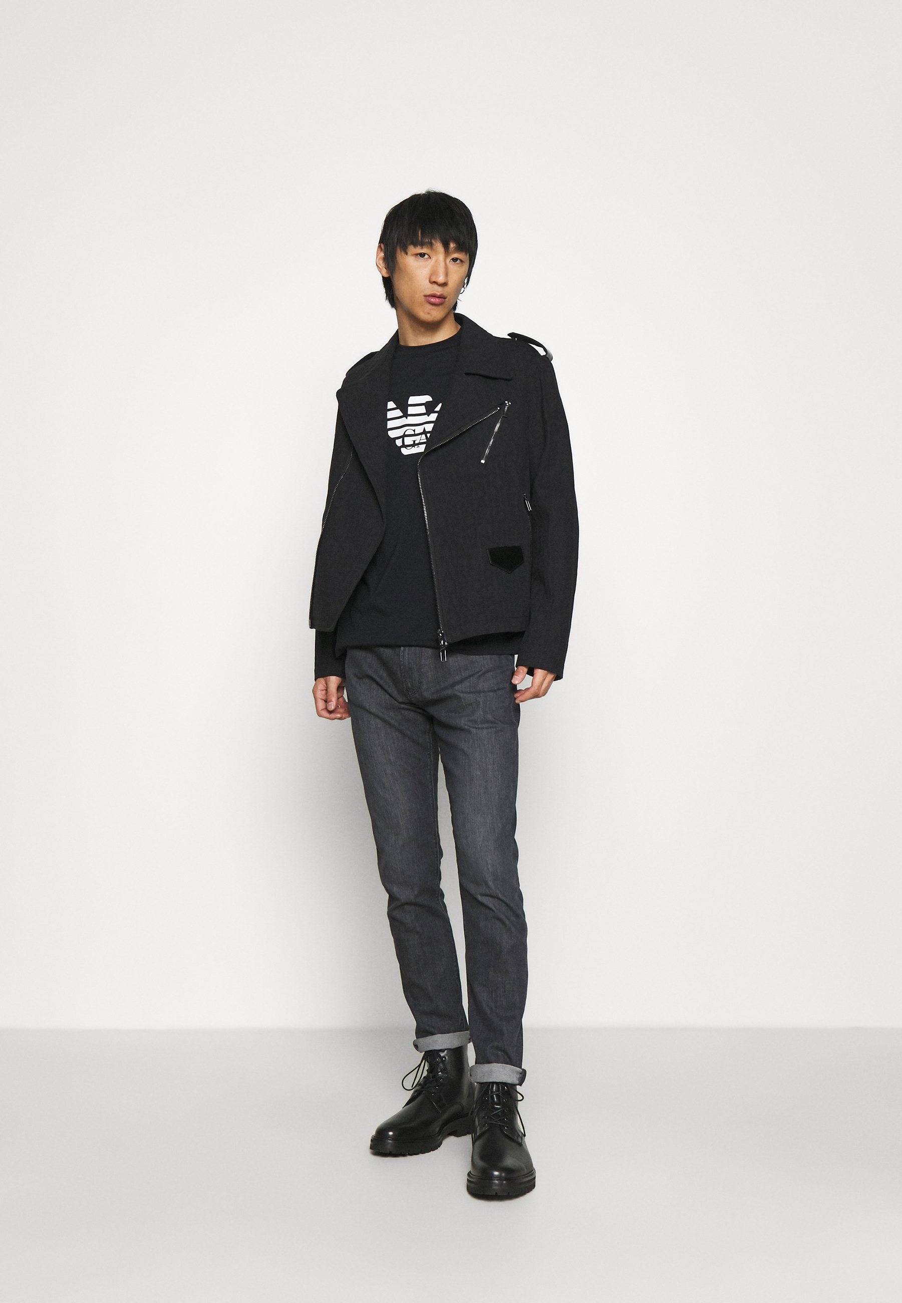 Majica s potiskom Emporio Armani - modro-modra