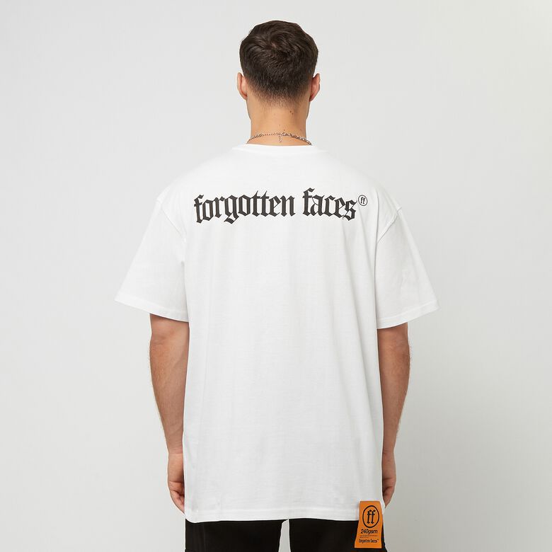 Camiseta extragrande cortada