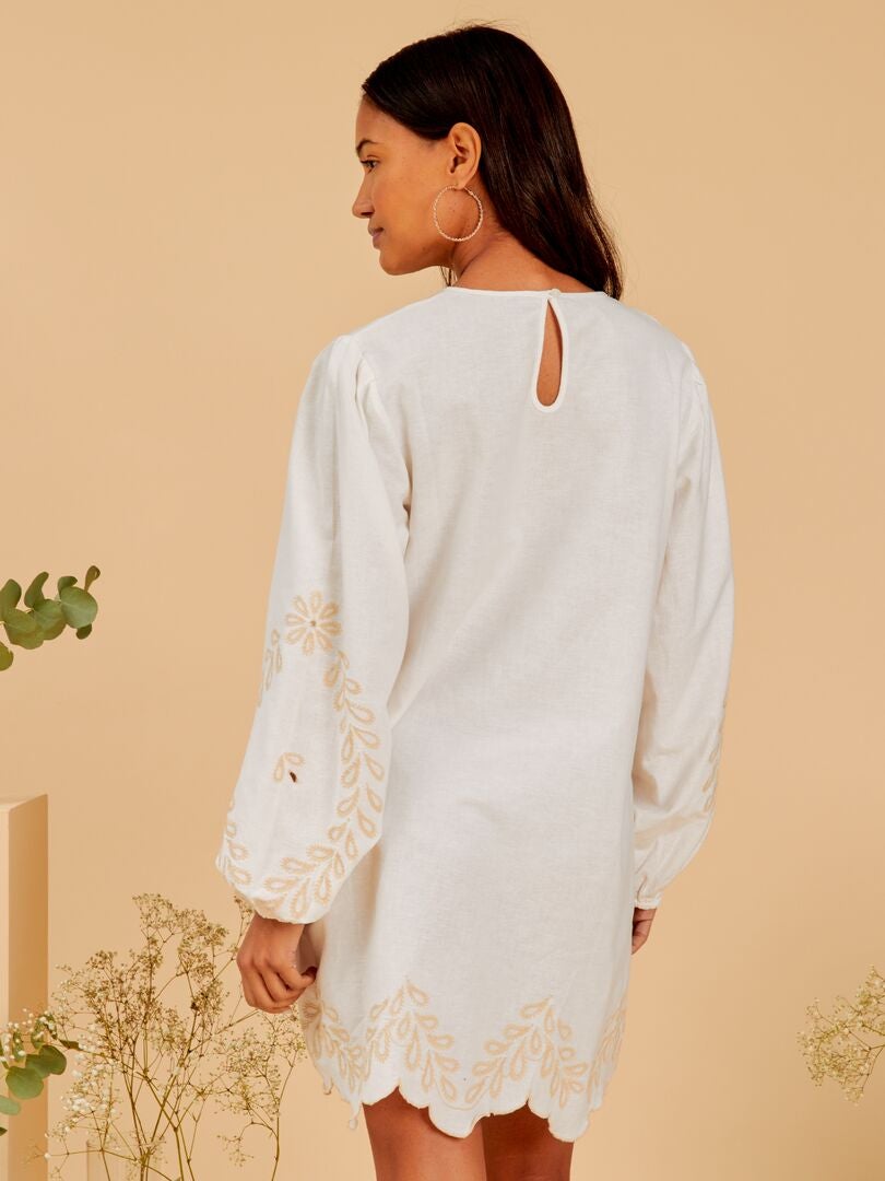 Vestido com bordado - BEGE