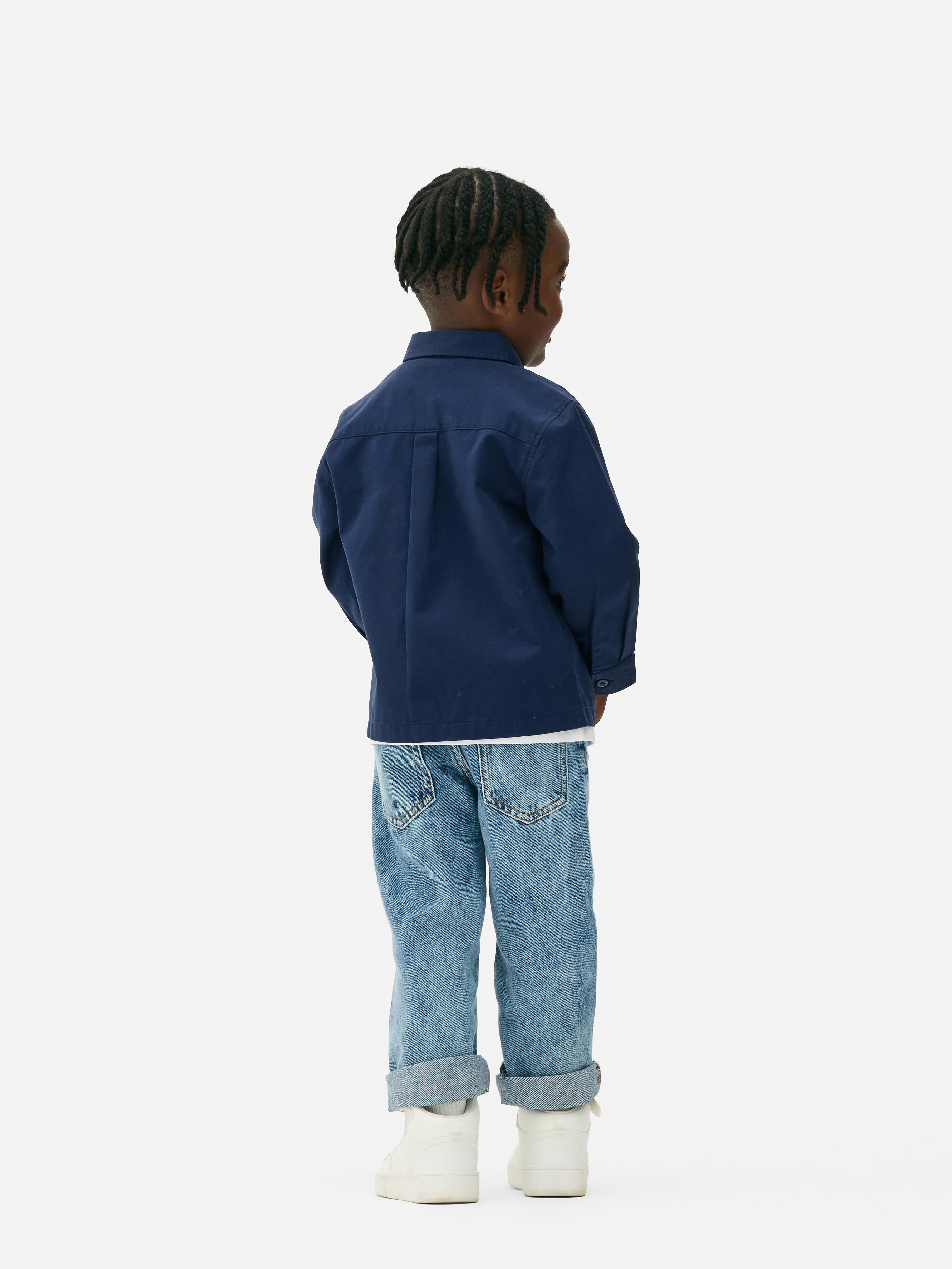 Set cu tricou și cămașă Un set cu cămașă și tricou pentru un look șic