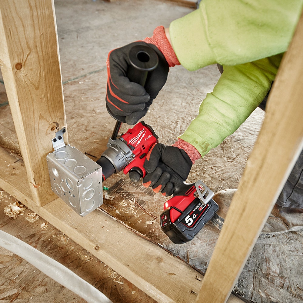 MILWAUKEE 18V FUEL™ 13 mm-es fúró-csavarozó M18FDD30 tartozékkal