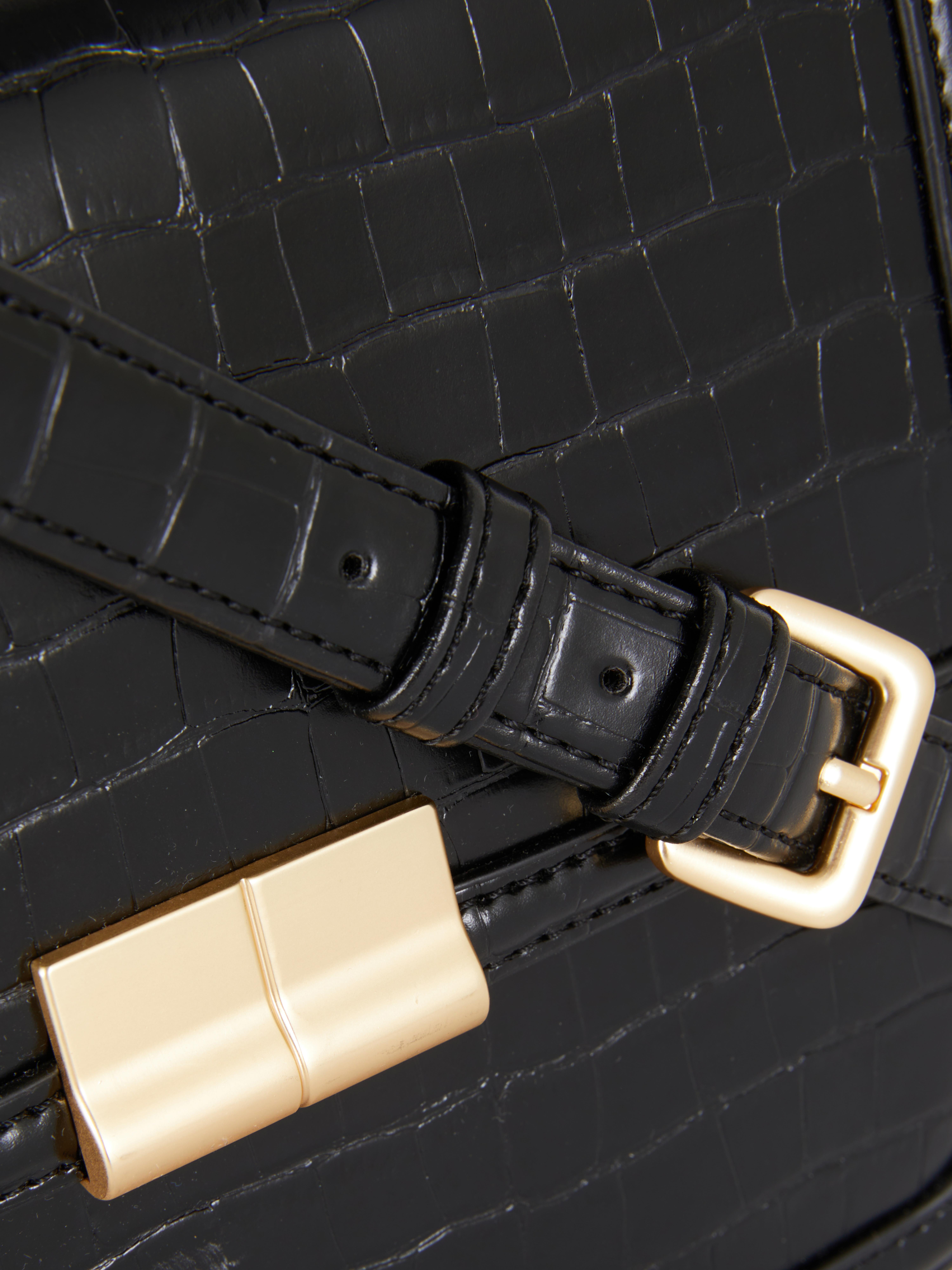 Schultertasche aus Kunstkrokodilleder Stilvolle Outfits verlangen nach ebenso stilvollen Accessoires, wie dieser Schultertasche aus Kunstkrokodilleder mit praktischem Verschluss!